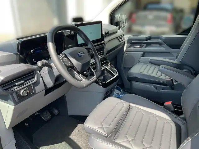 Ford Tourneo Custom Titanium X PHEV L1 Ansicht 15