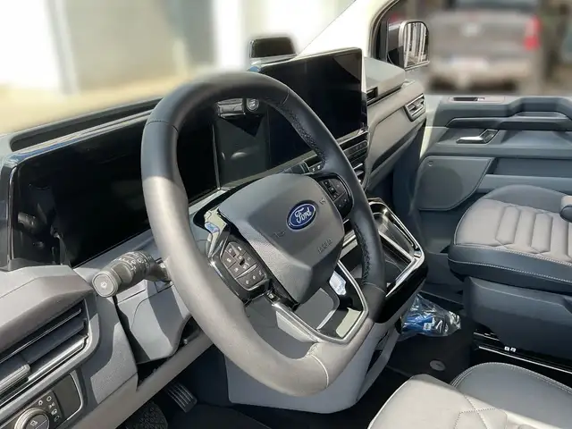Ford Tourneo Custom Titanium X PHEV L1 Ansicht 12