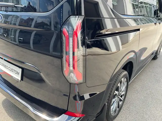 Ford Tourneo Custom Titanium X PHEV L1 Ansicht 11