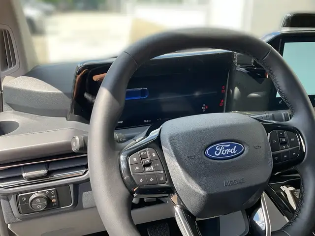 Ford Tourneo Custom Titanium X PHEV L1 Ansicht 13
