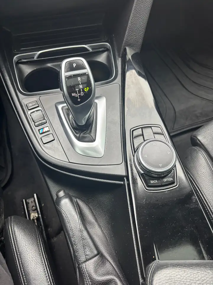 BMW 3 Series снимка BMW 3 Series