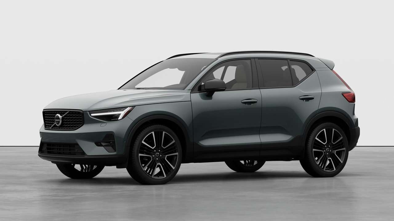 2026 Volvo XC40 B5 AWD Ultra Dark Theme