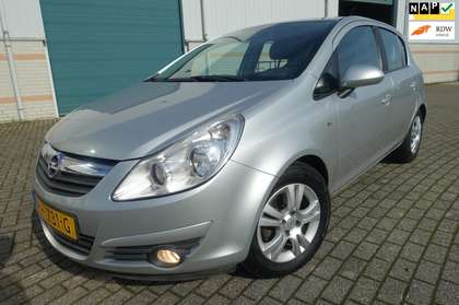Opel Corsa 1.2-16V '111' Edition - zeer lage km stand - lm ve