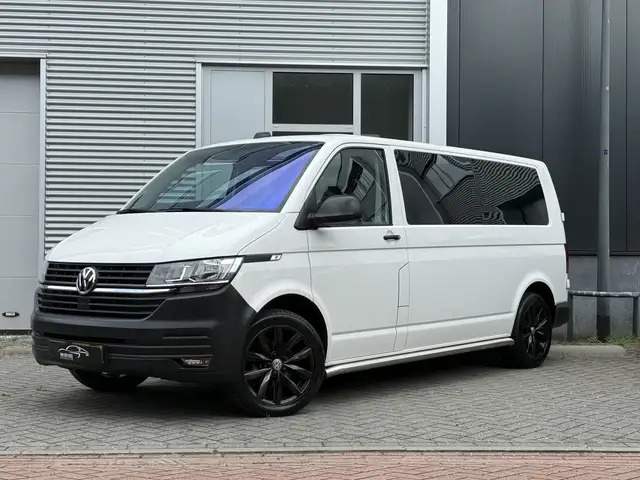 Volkswagen T6.1 Transporter 2.0 TDI L2H1 30 DC Highline | Camera | Trekhaak |