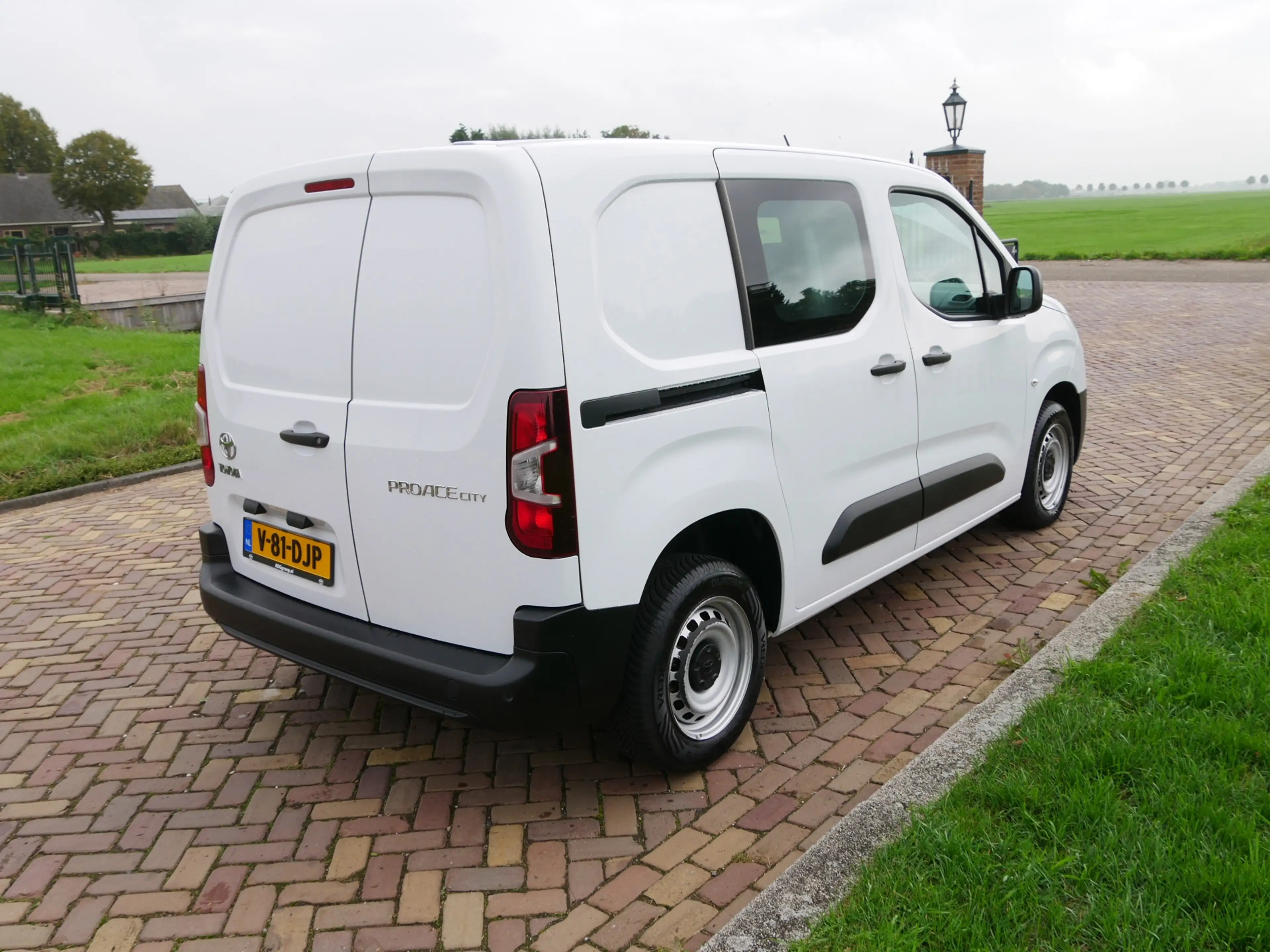 Toyota Proace City 1.5 D-4D 75kW | AC | 2024 !!! | 8999 EX BTW — photo 7