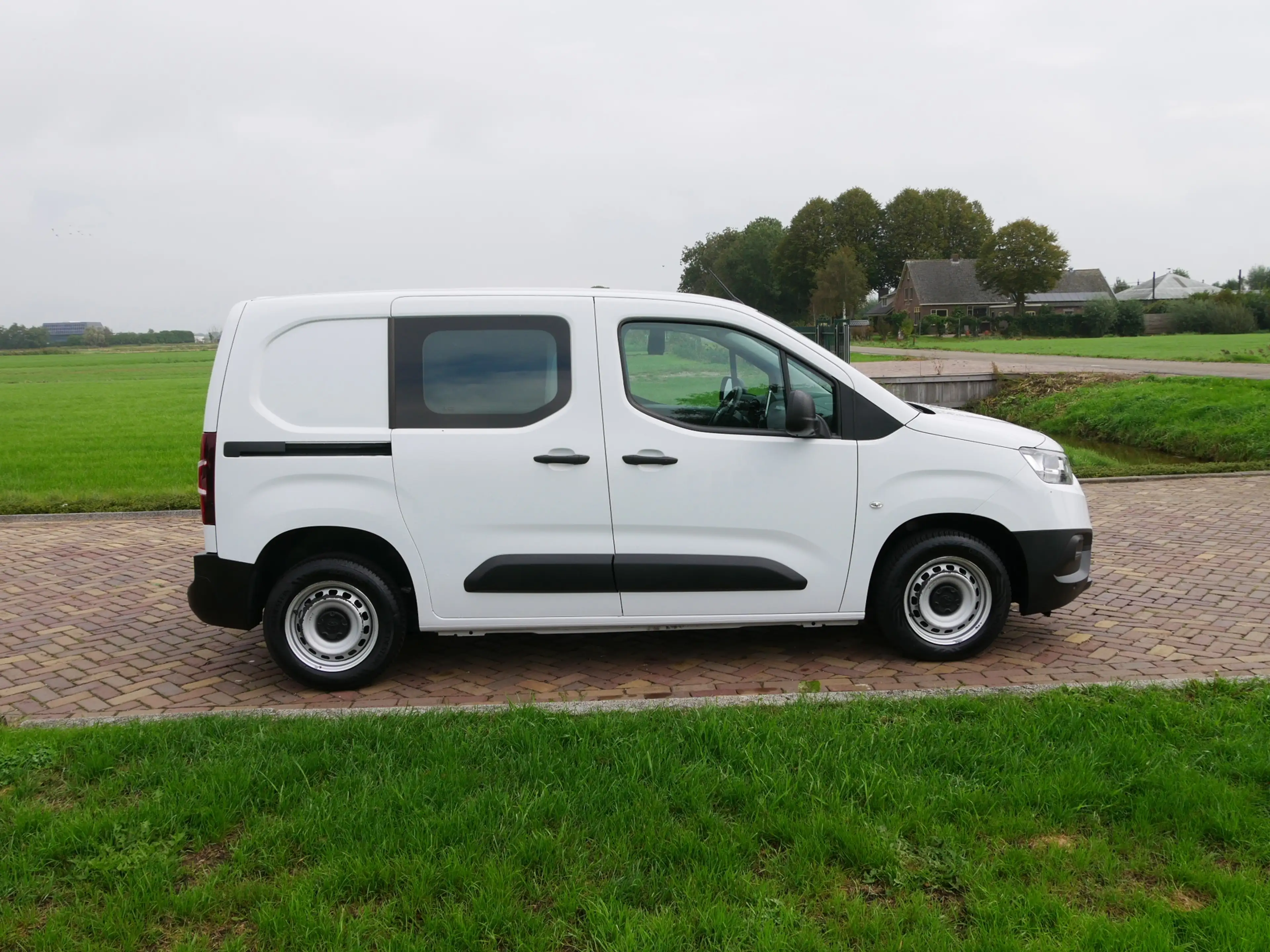 Toyota Proace City 1.5 D-4D 75kW | AC | 2024 !!! | 8999 EX BTW — photo 6
