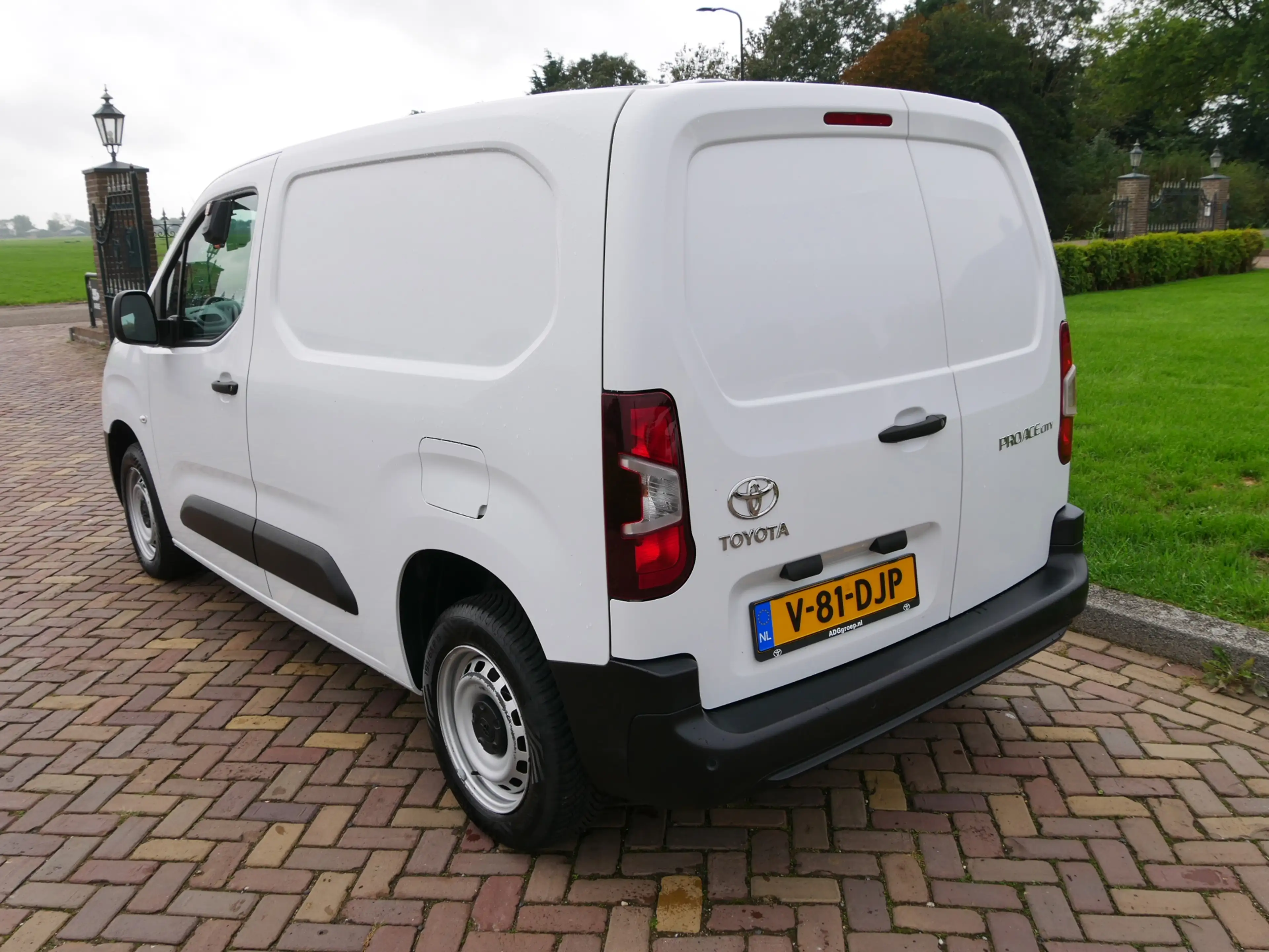 Toyota Proace City 1.5 D-4D 75kW | AC | 2024 !!! | 8999 EX BTW — photo 9