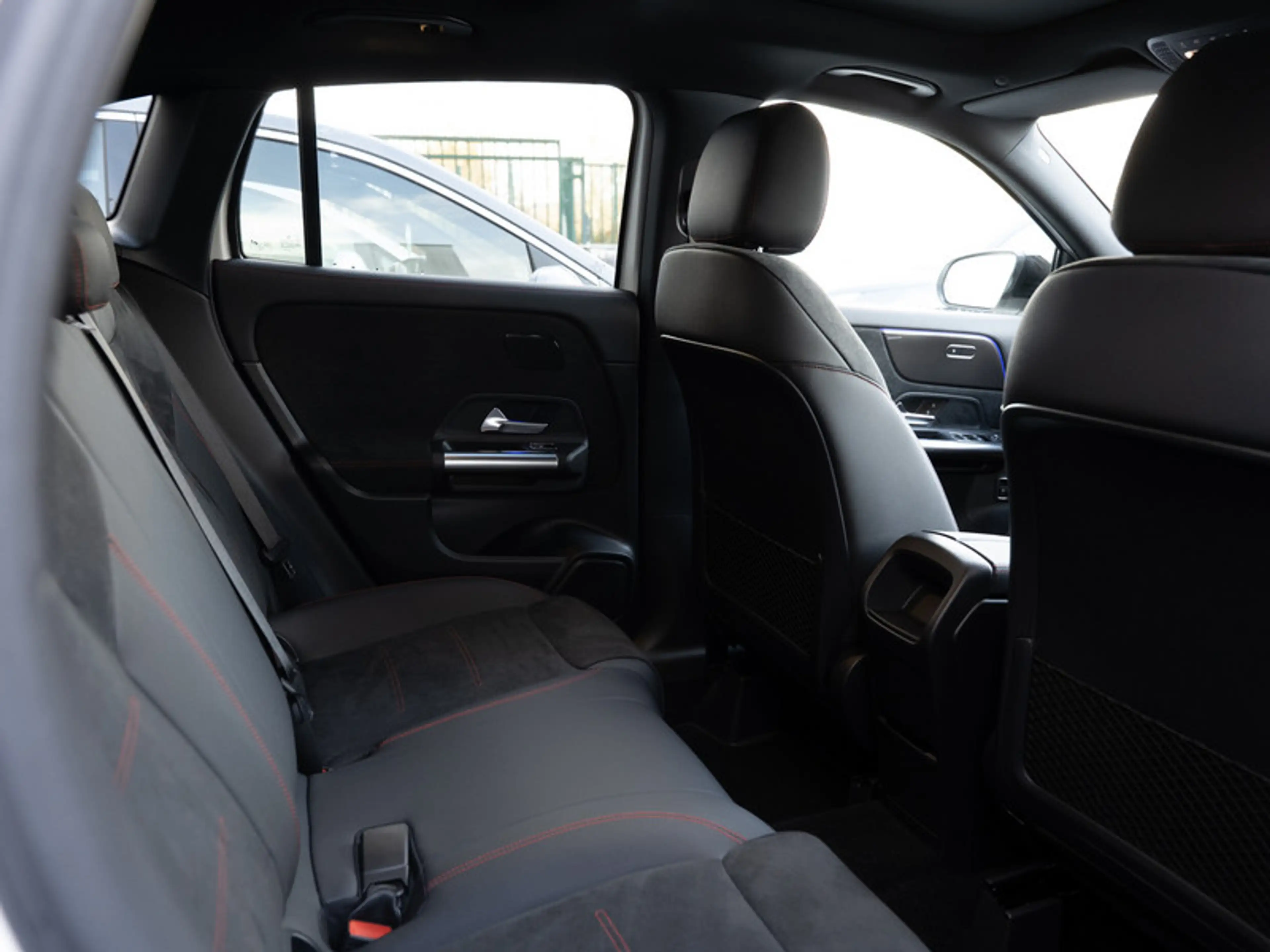 Mercedes-Benz GLA 200 AMG-Sport/MLB/Pano/Night/AHK/Distr/Sound — photo 5