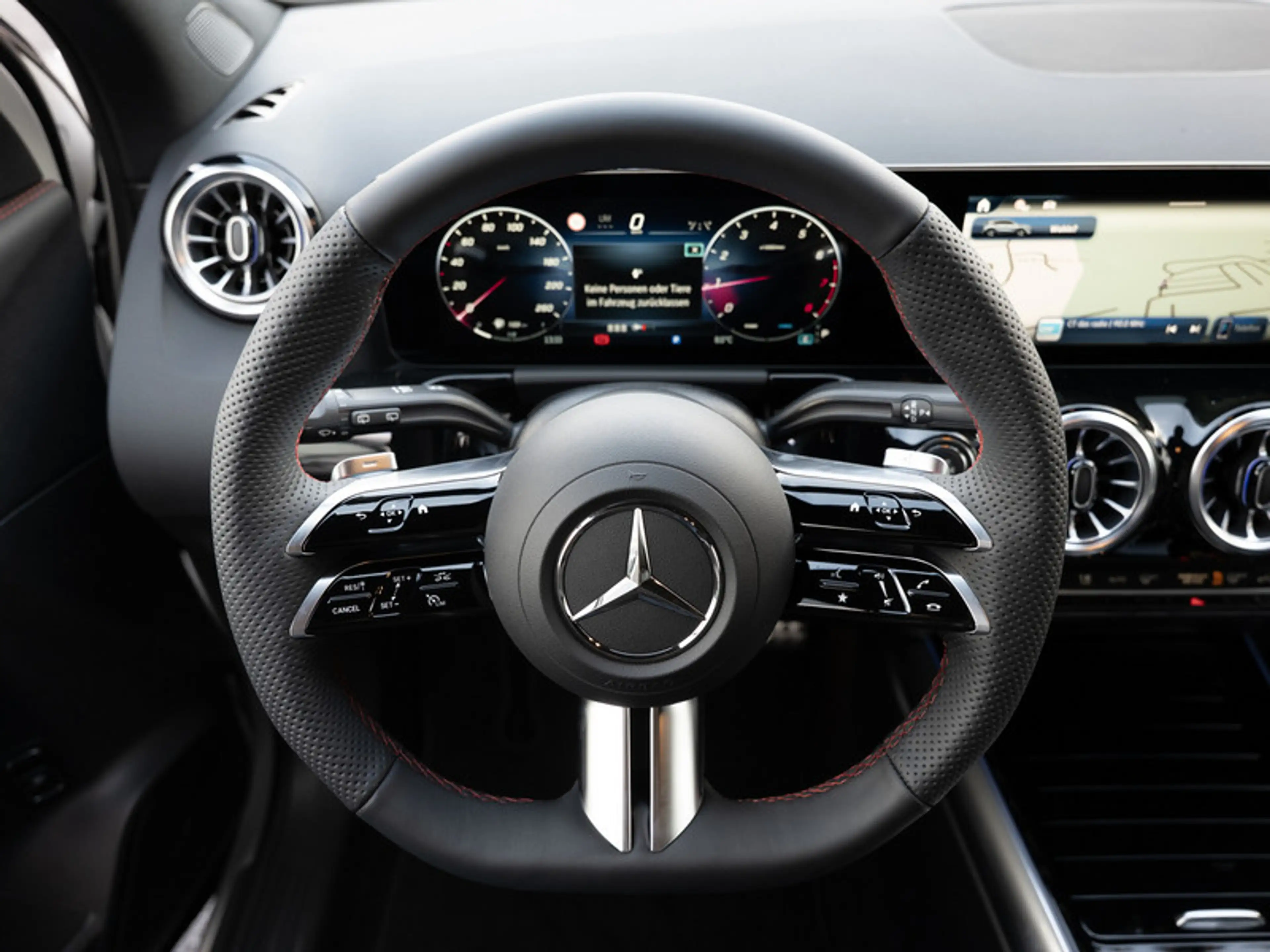 Mercedes-Benz GLA 200 AMG-Sport/MLB/Pano/Night/AHK/Distr/Sound — photo 10