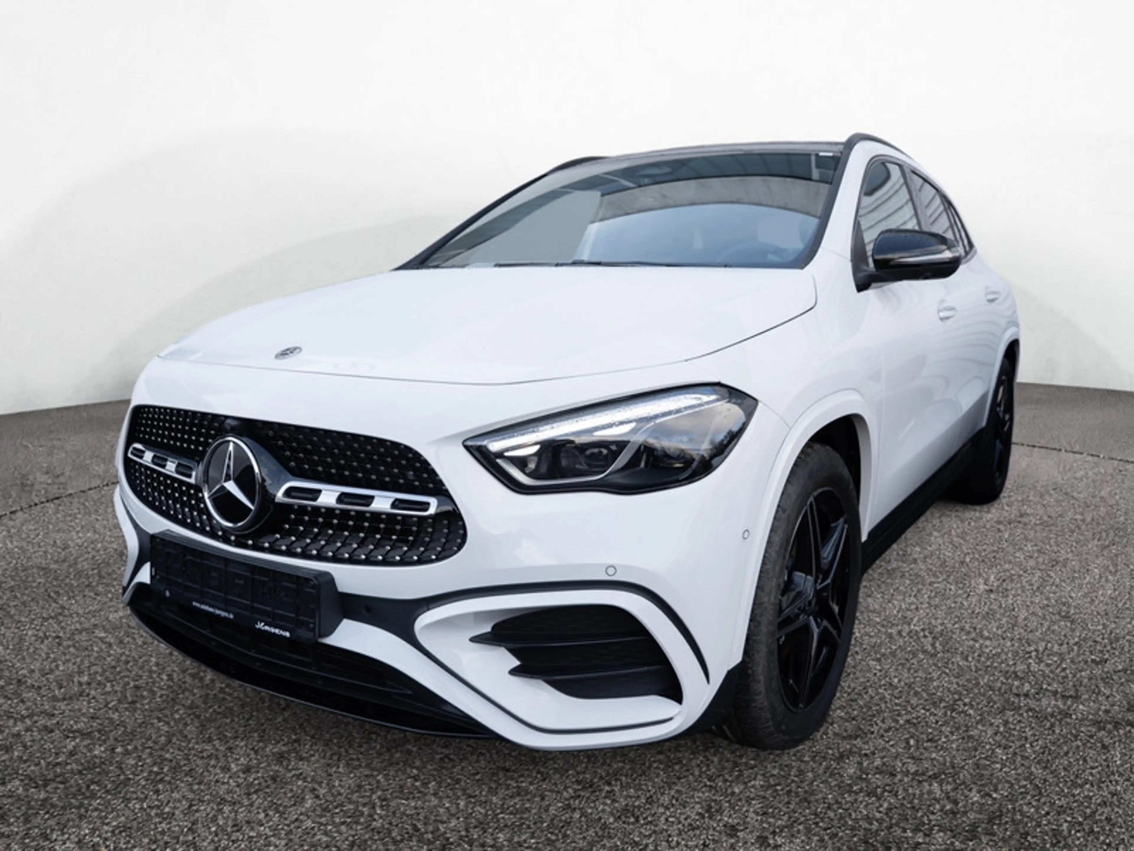 Mercedes-Benz GLA 200 AMG-Sport/MLB/Pano/Night/AHK/Distr/Sound — photo 2