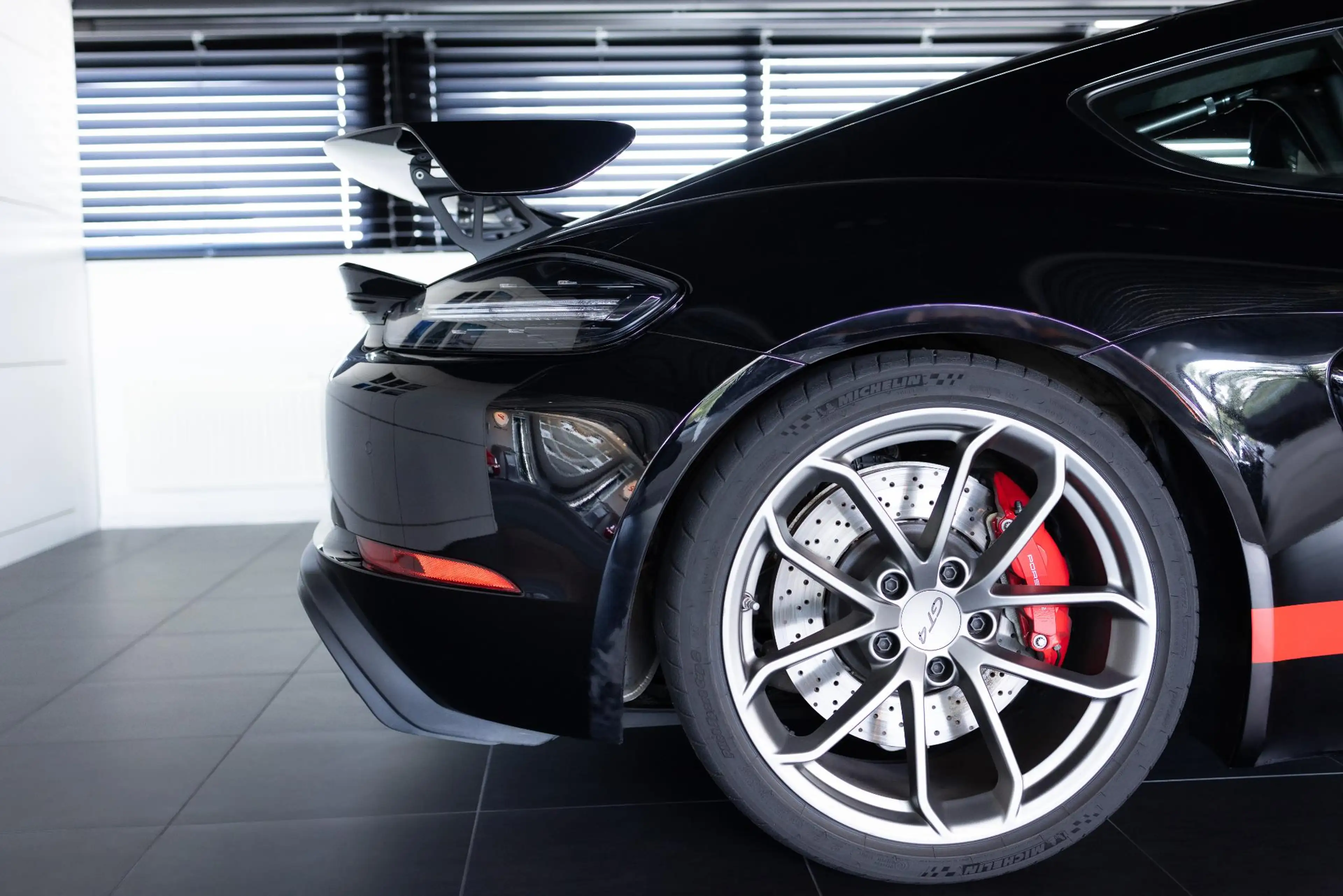 Porsche 718 GT4 4.0 — photo 7