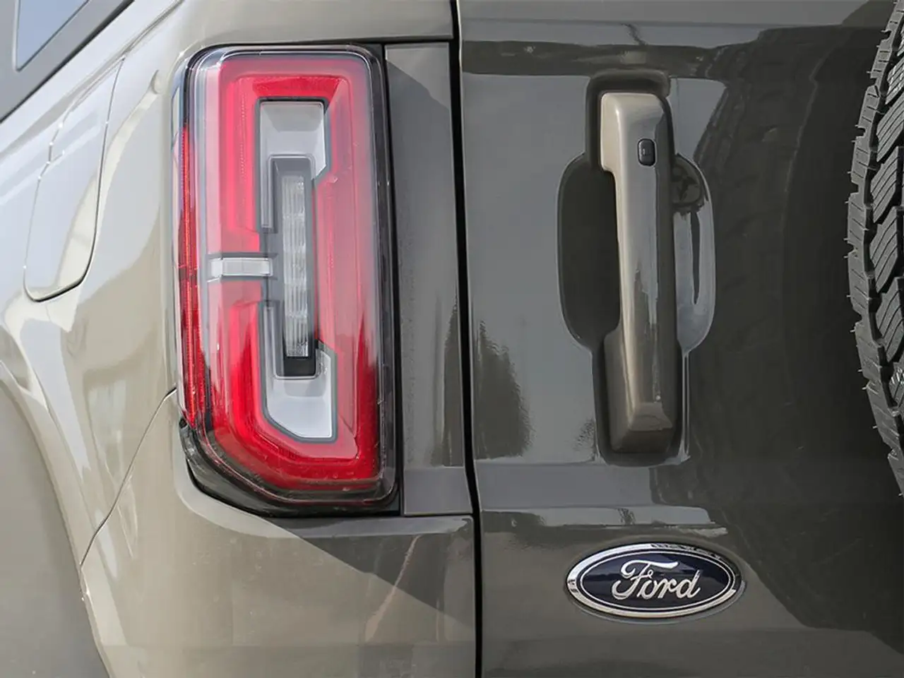 Ford Bronco снимка Ford Bronco
