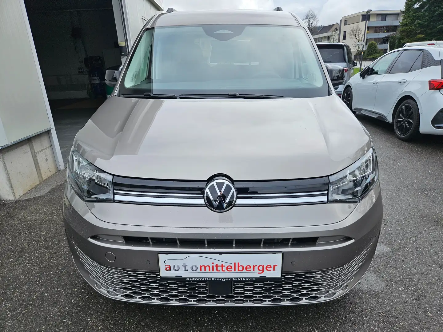 Volkswagen Caddy Life TDI 4Motion "AHV, Alcantara, Winterpaket" Beige - 2