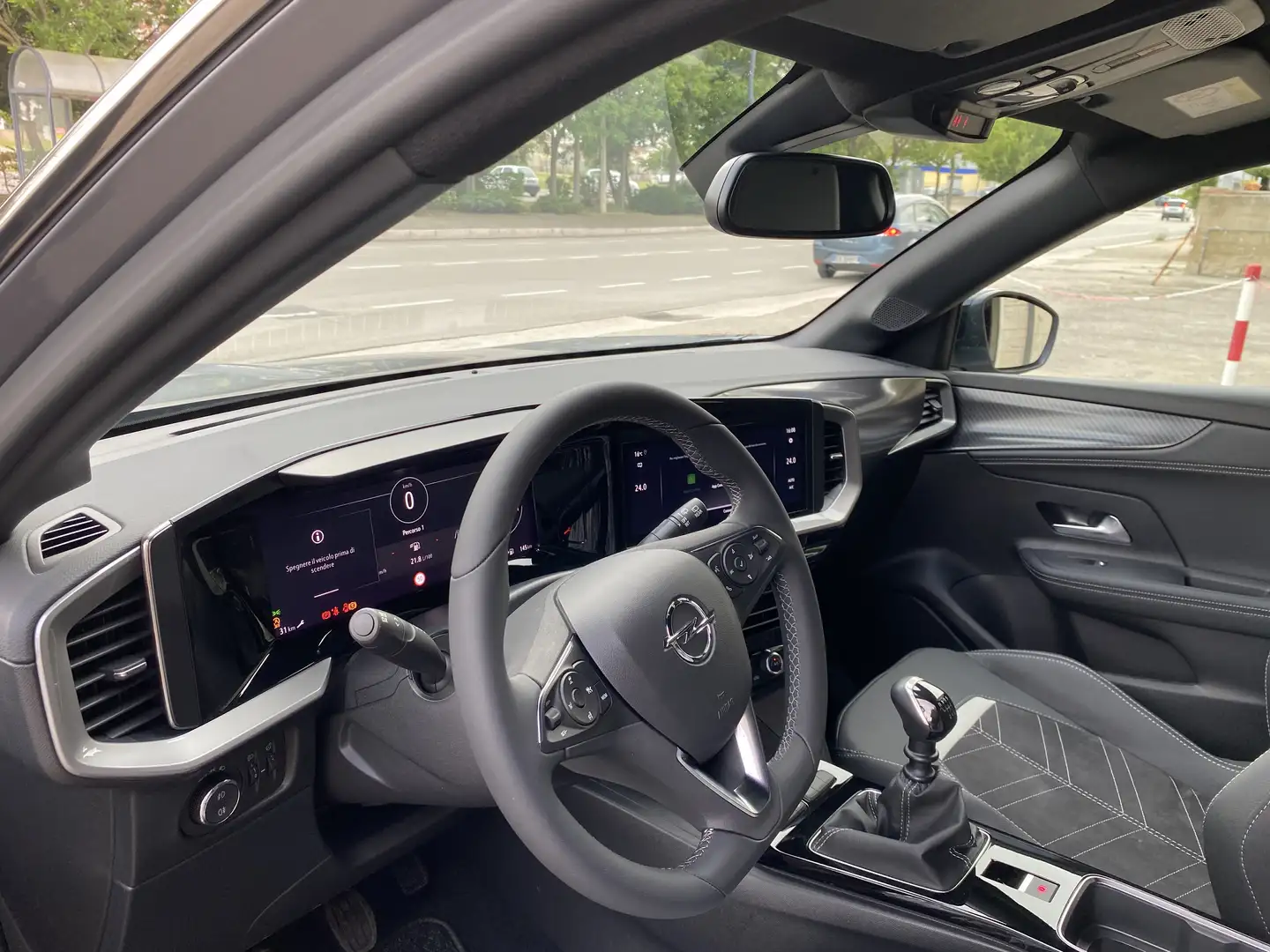 Opel Mokka Mokka 1.2 t Ultimate 136Cv  "KM. ZERO" Grijs - 2