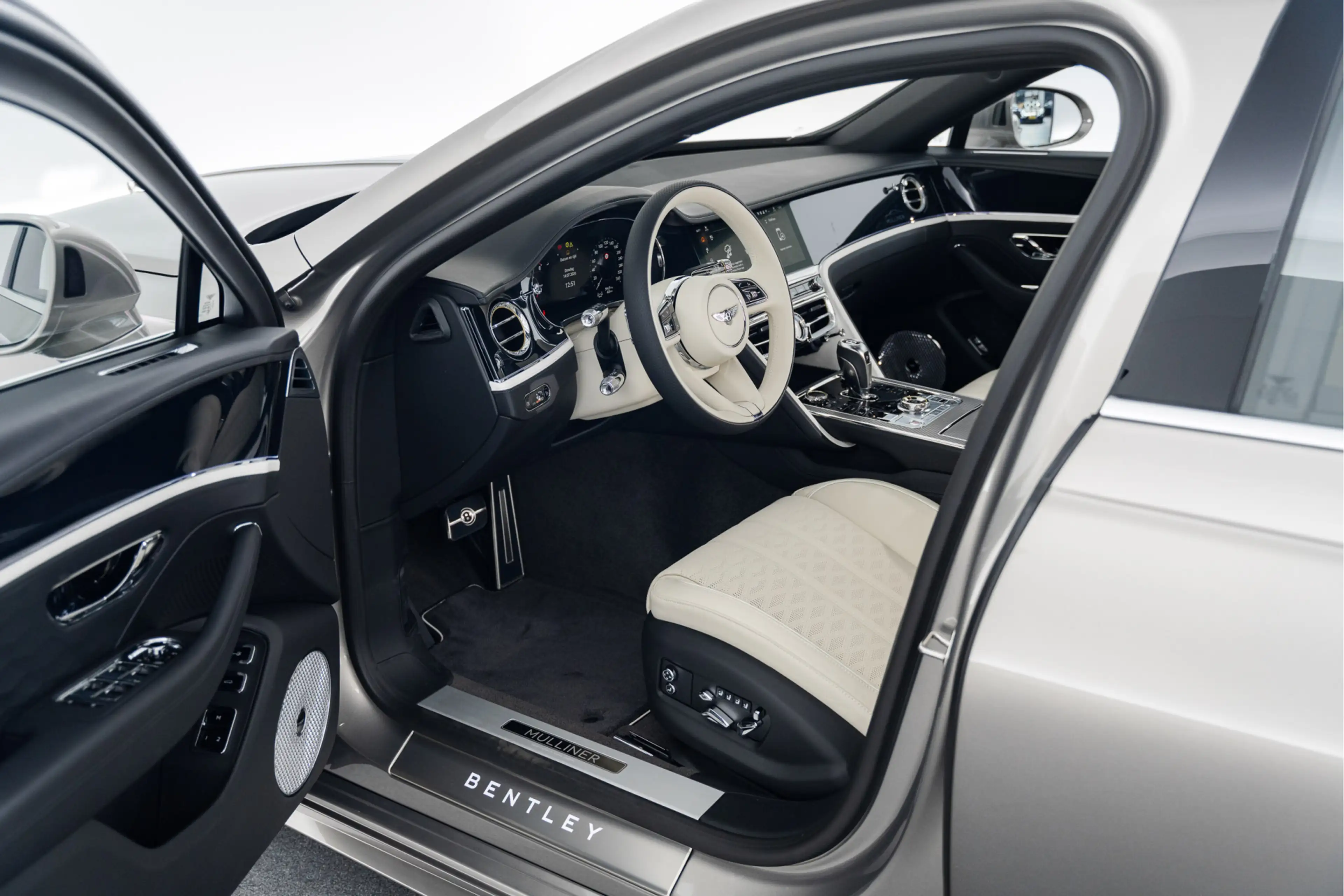 Bentley Flying Spur Mulliner V8 Hybrid MY2026 — photo 6