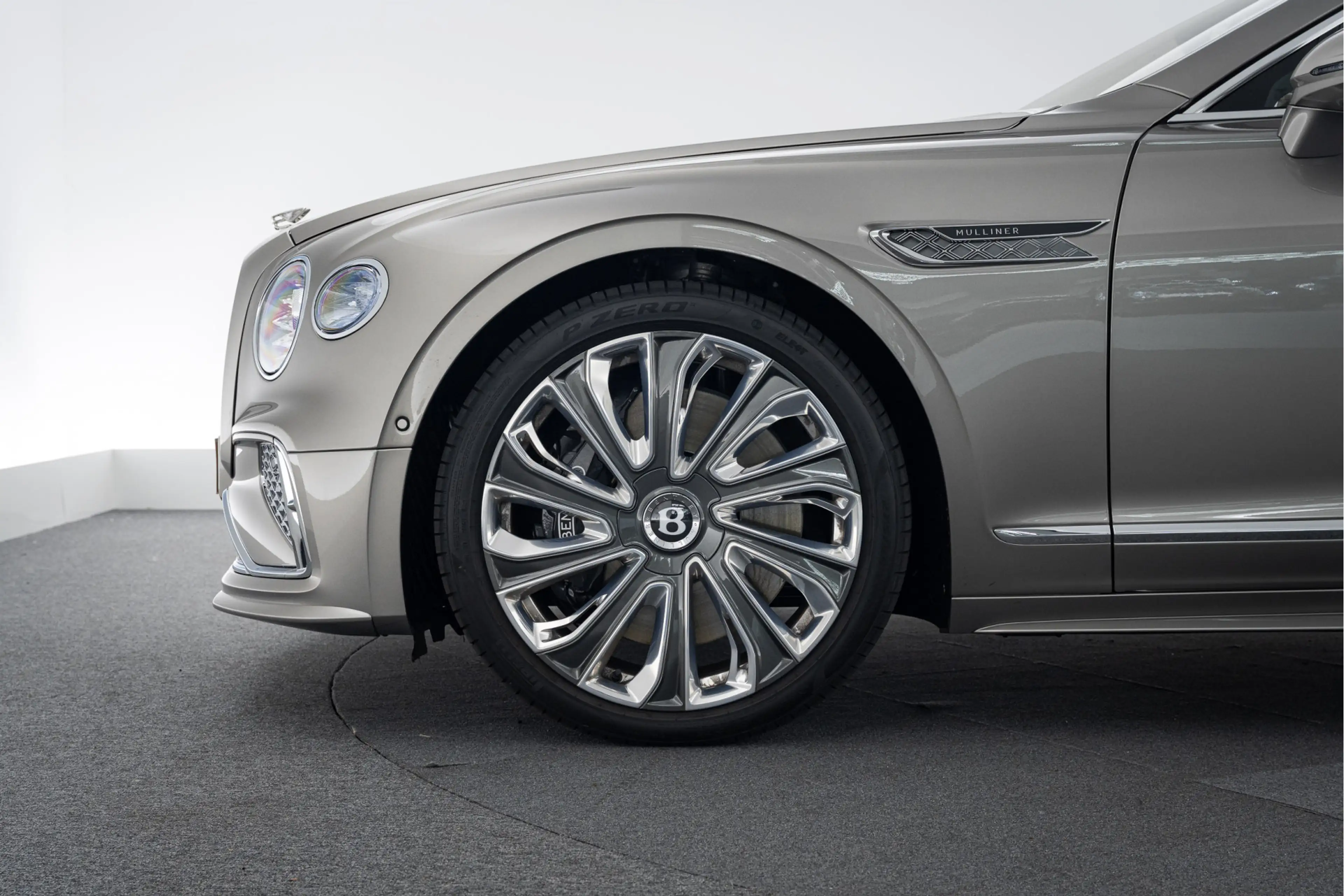Bentley Flying Spur Mulliner V8 Hybrid MY2026 — photo 9