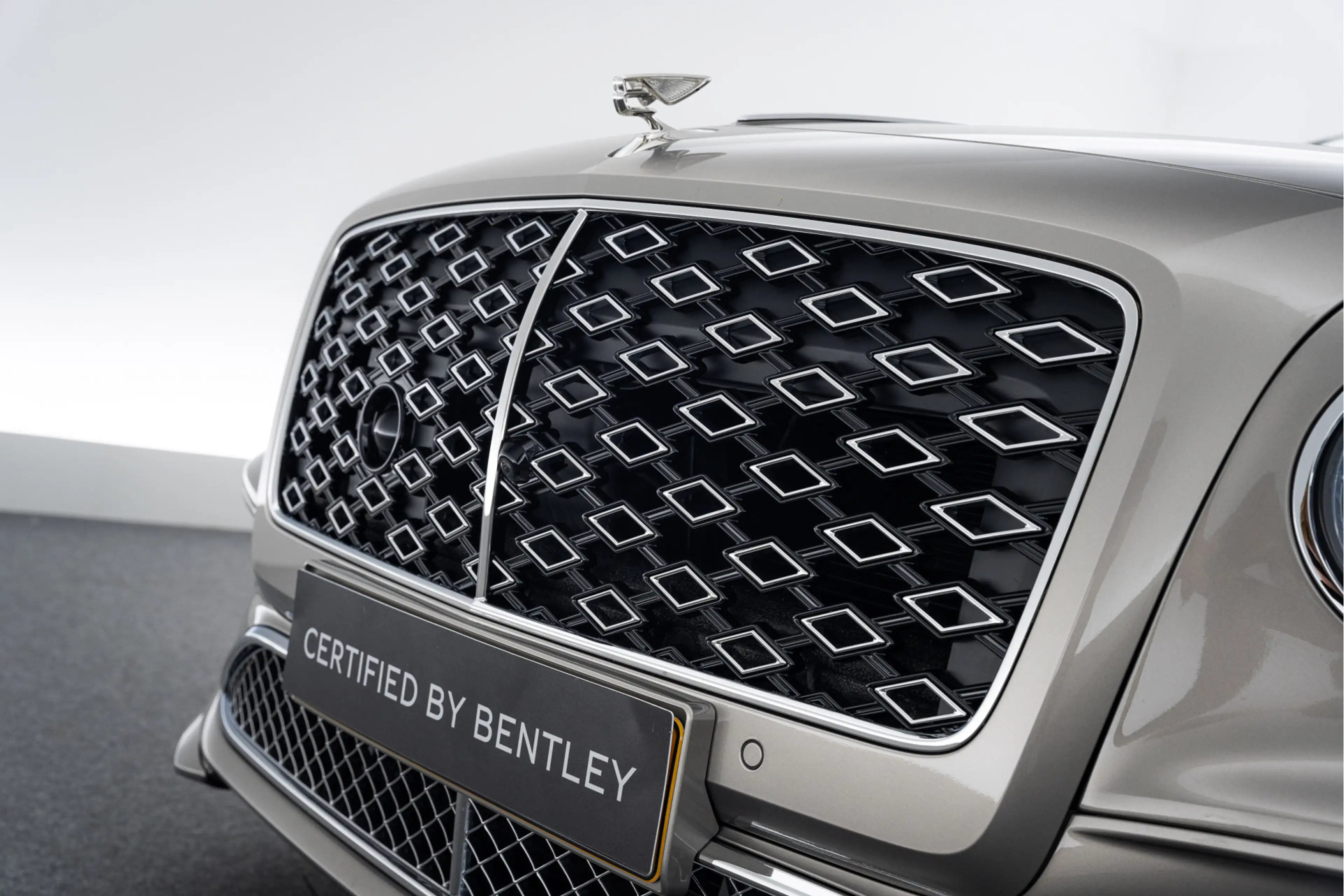 Bentley Flying Spur Mulliner V8 Hybrid MY2026 — photo 13