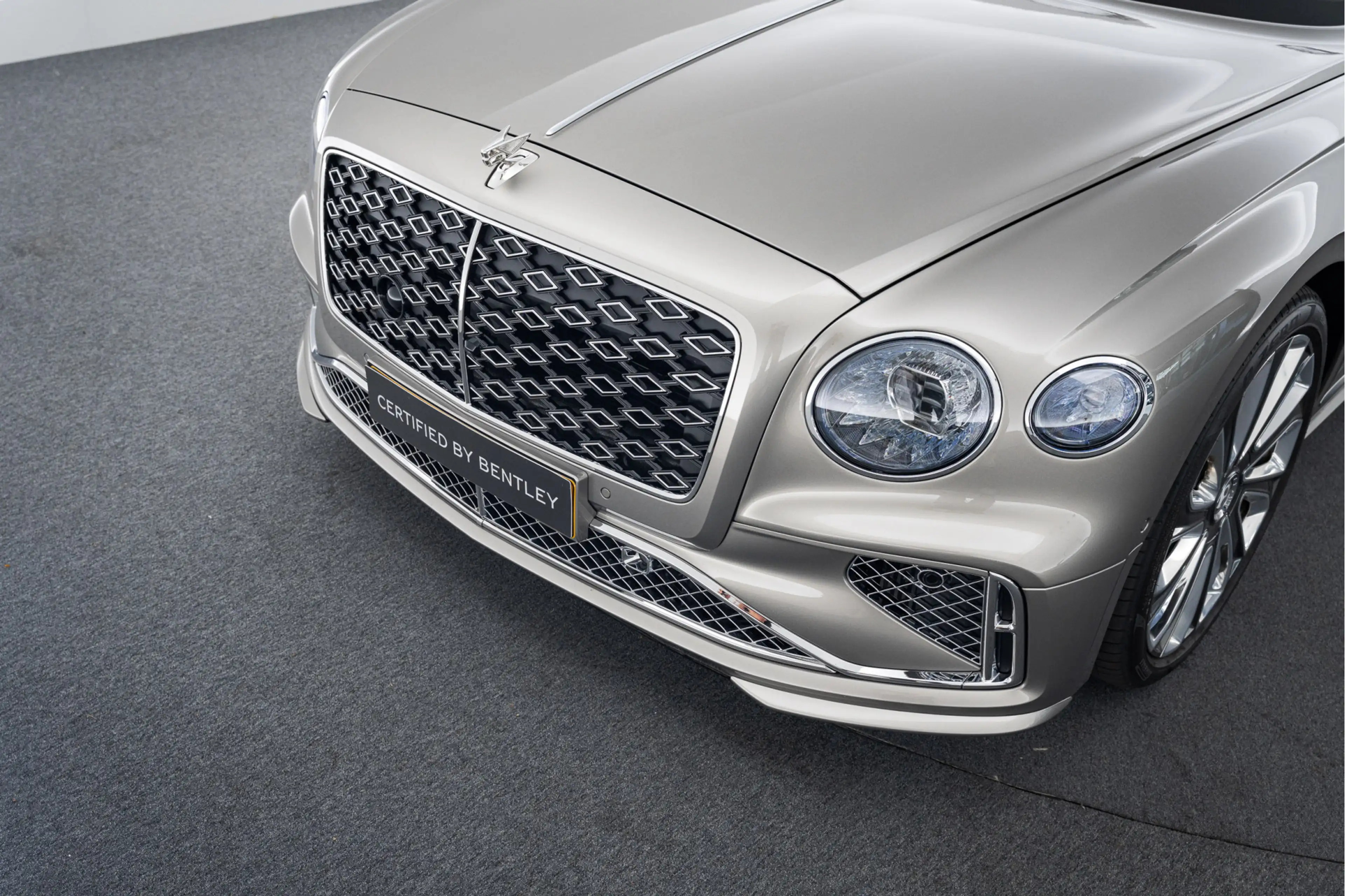 Bentley Flying Spur Mulliner V8 Hybrid MY2026 — photo 11
