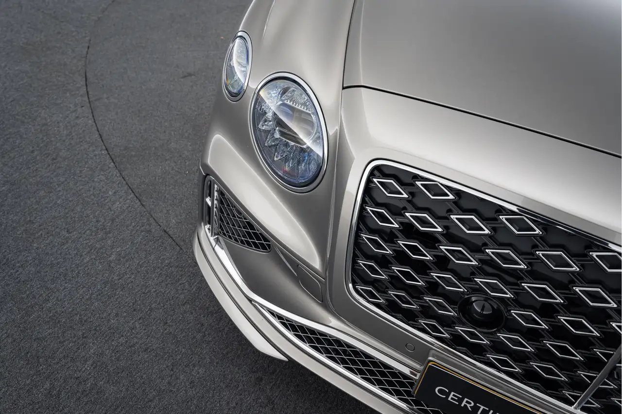 Bentley Flying Spur 2026 — фото 15