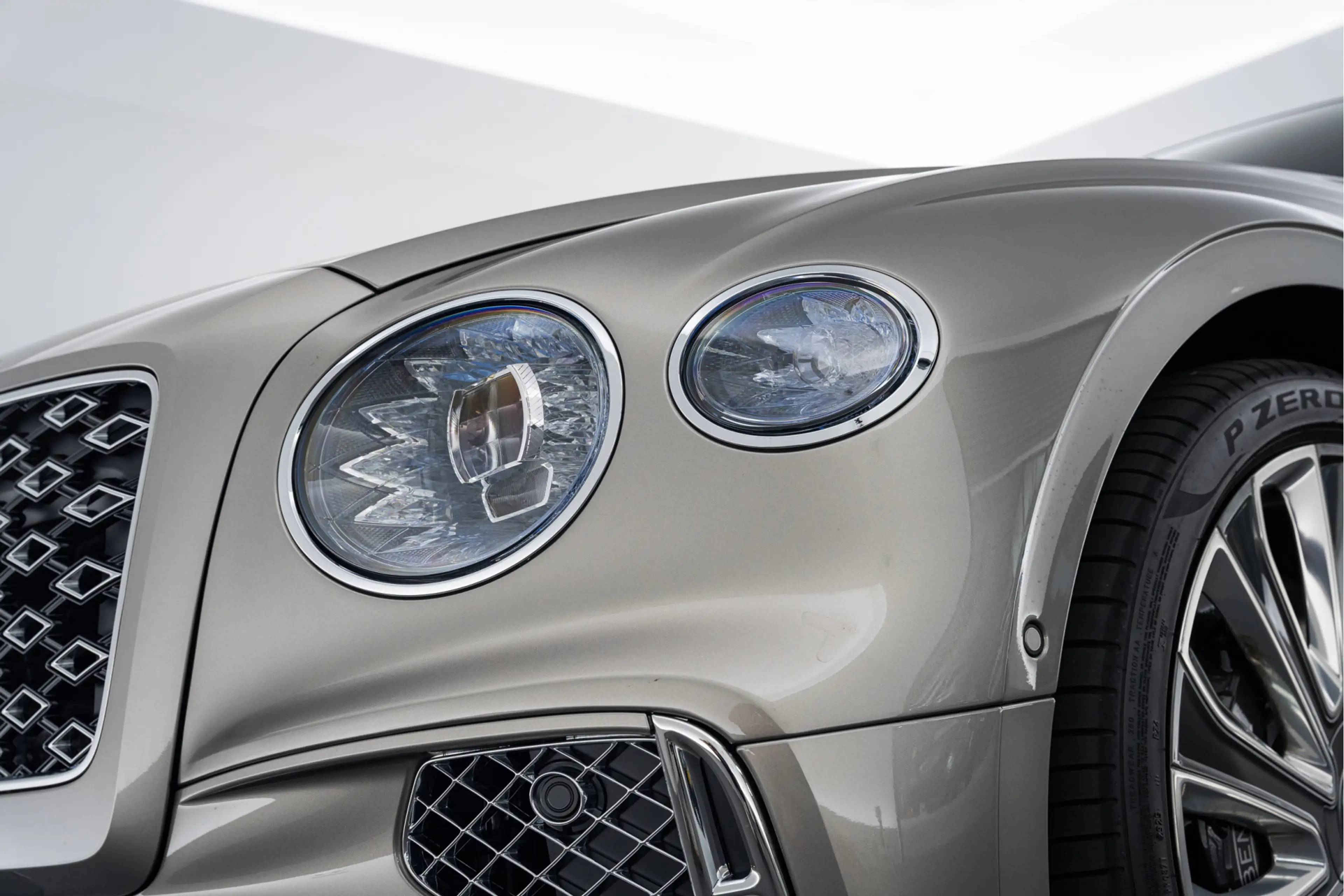 Bentley Flying Spur Mulliner V8 Hybrid MY2026 — photo 14