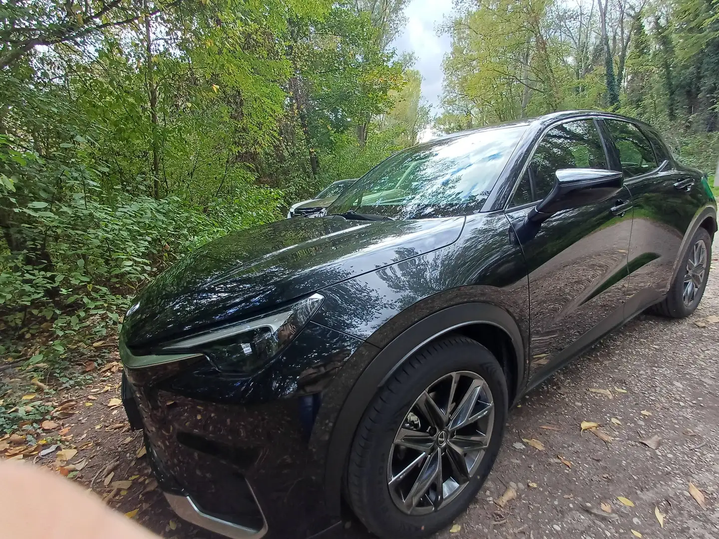 Lexus LBX LBX 1.5 HEV 1,4kWh Elegant Black Edition Aut. Elegant Black Edition Schwarz - 2