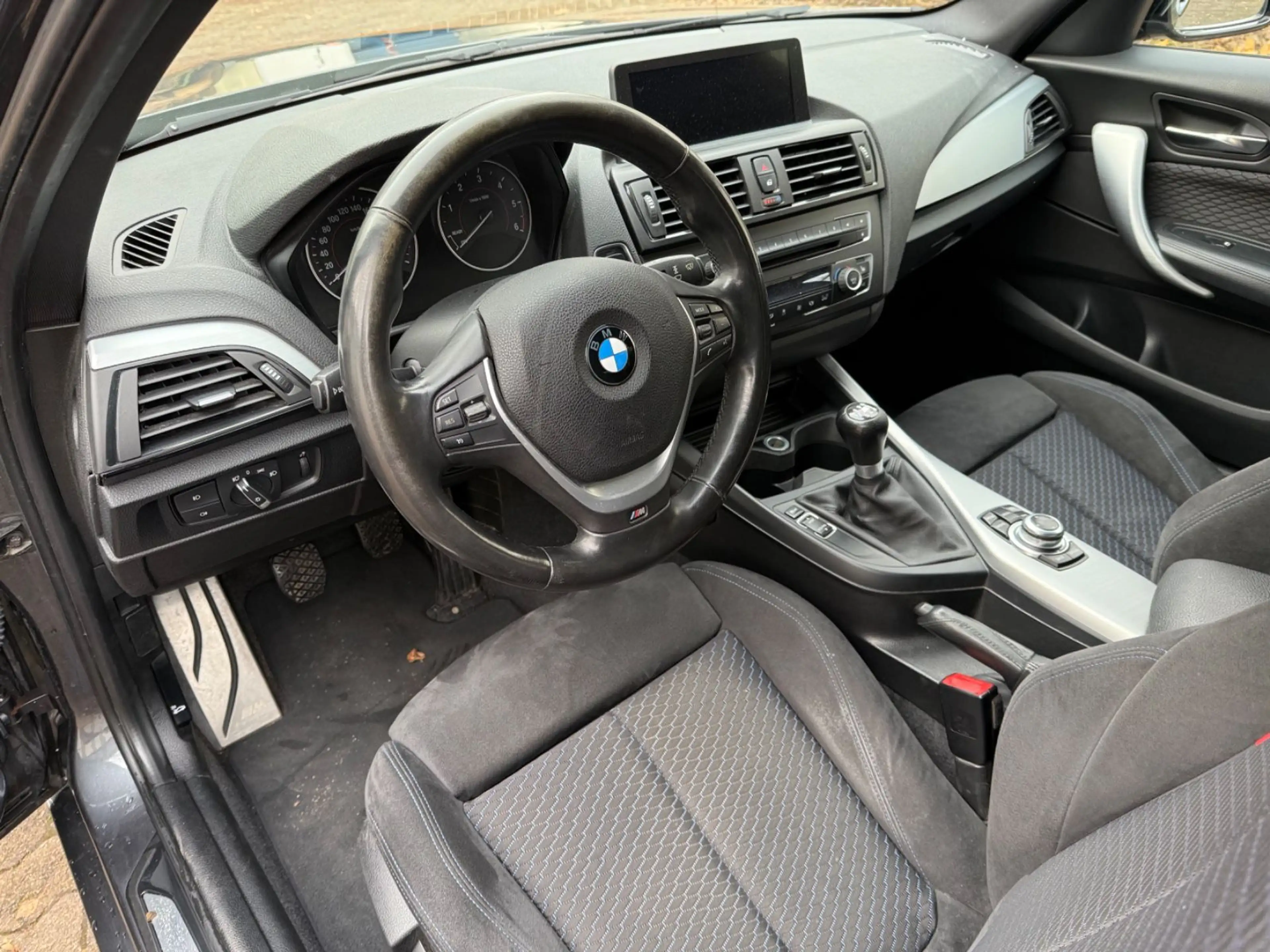BMW 125 d Limousine*KLIMA*NAVI*XENON*M-PAKET* — photo 8