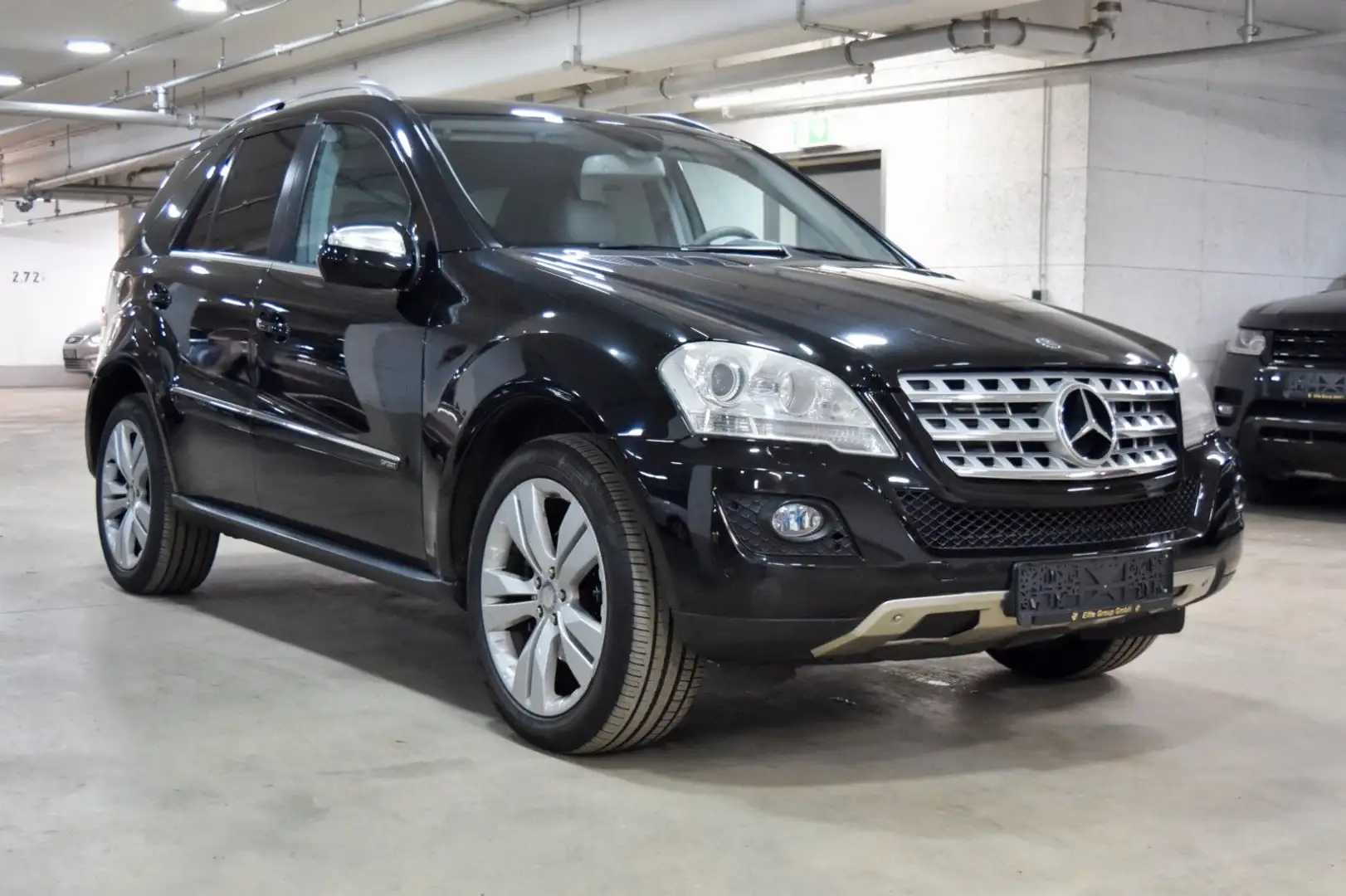 Mercedes-Benz ML 300 CDI, Sport Paket~Navi~Bi-Xenon~Alcantara Negro - 2