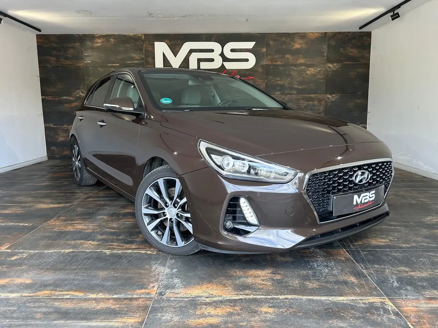 Hyundai i30 i30 1.4 T-GDi Luxury*TOIT PANO*LED*FULL OPTION Brun - 1