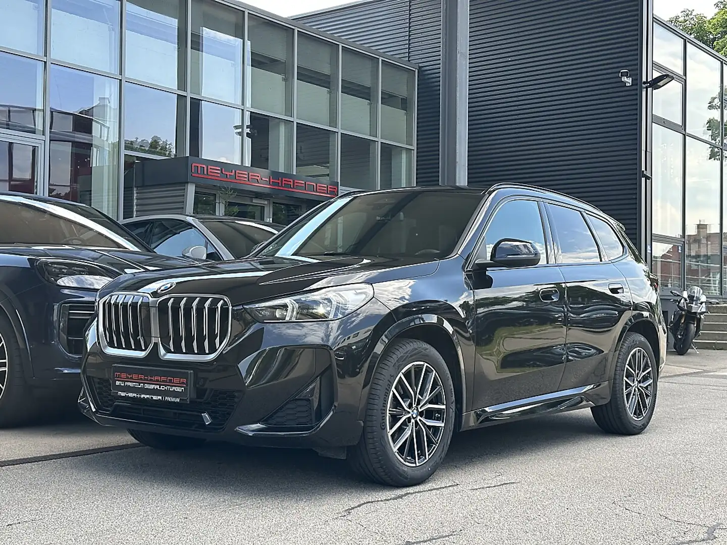 BMW X1 sDrive 18i M-Paket Aut. / Sportsitz / Driving A... Schwarz - 2
