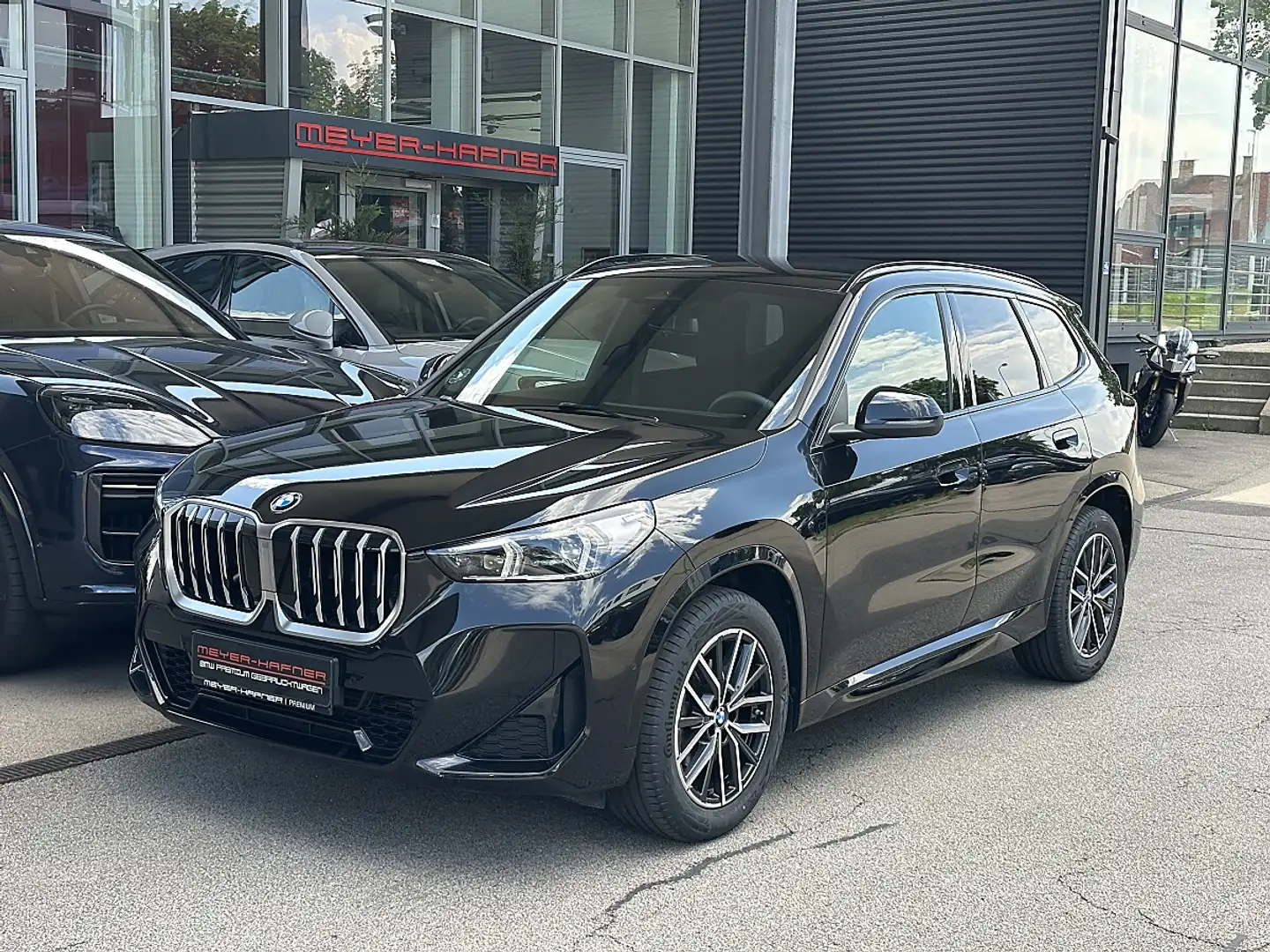 BMW X1 sDrive 18i M-Paket Aut. / Sportsitz / Driving A... Schwarz - 1
