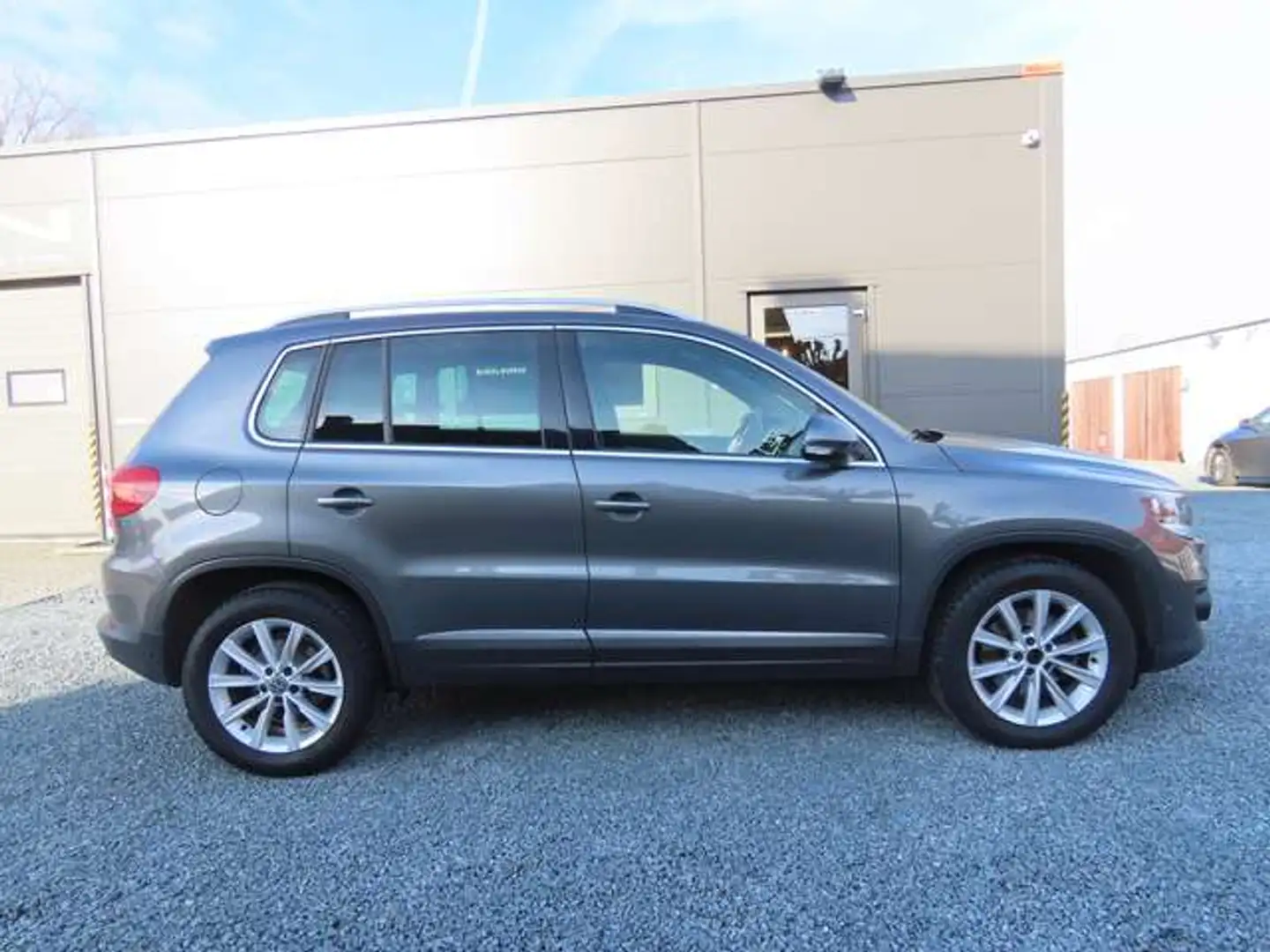 Volkswagen Tiguan Tiguan 1.4 TSI BlueMotion Technology Sport 160pk Grau - 2