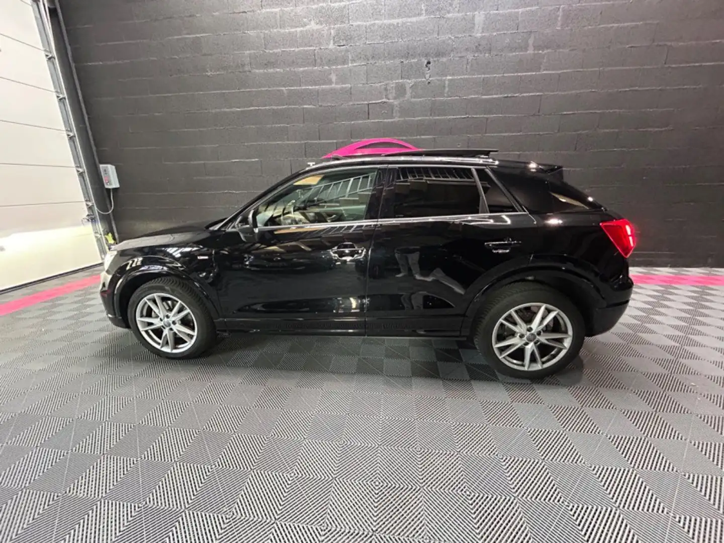 Audi Q2 30 TDI 116 BVM6 S Line Schwarz - 2