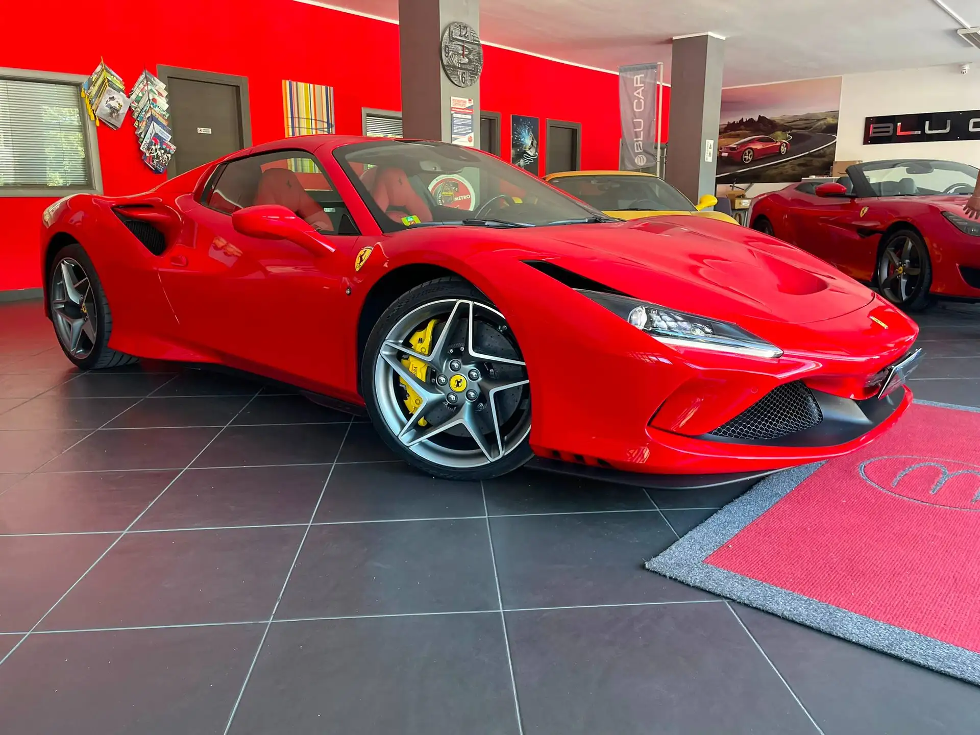 Ferrari F8 2021 빨강 사진 3