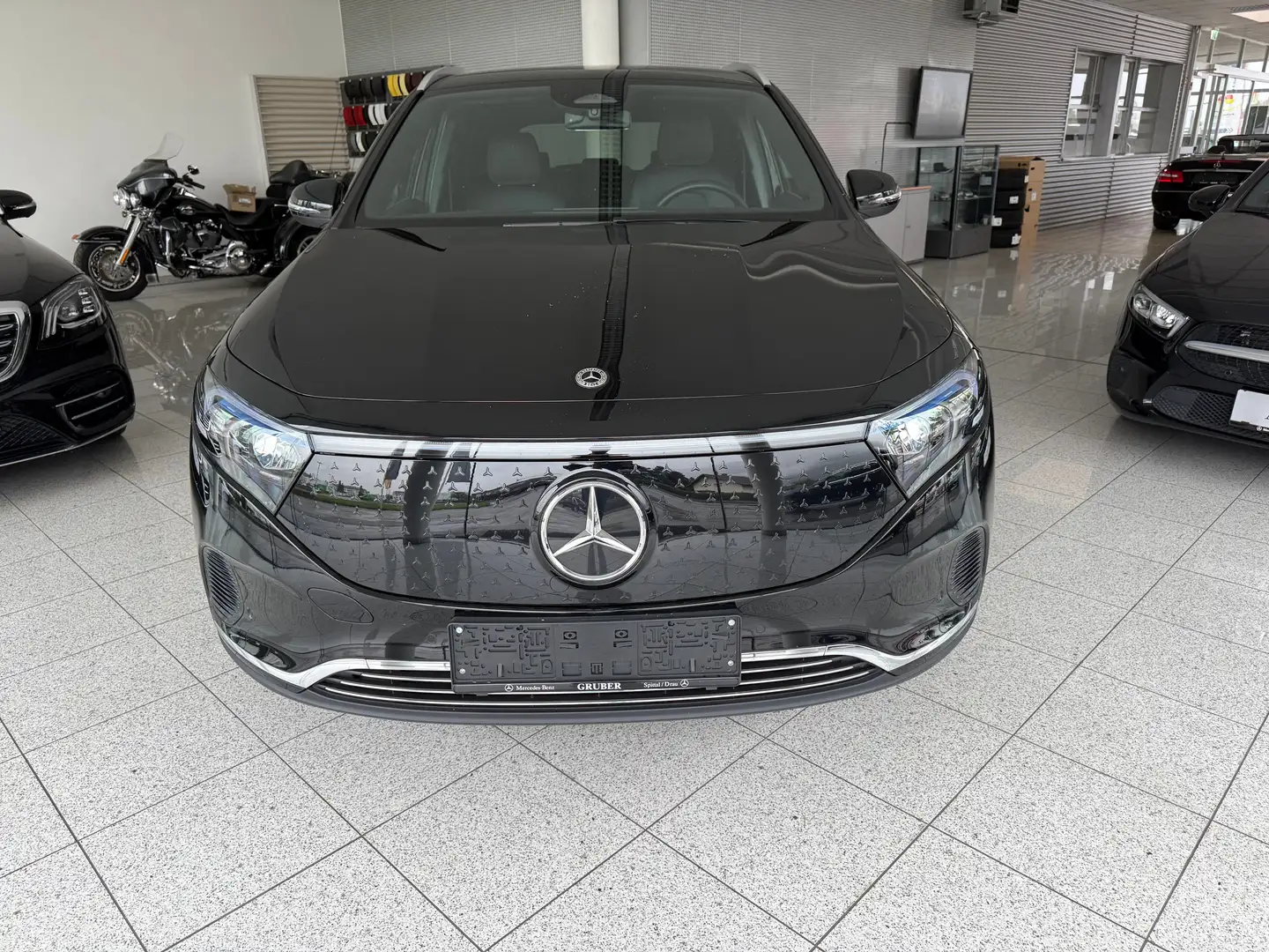 Mercedes-Benz EQA 300 EQA 300 4Matic Progressive Advanced AHK (243.708) Schwarz - 1