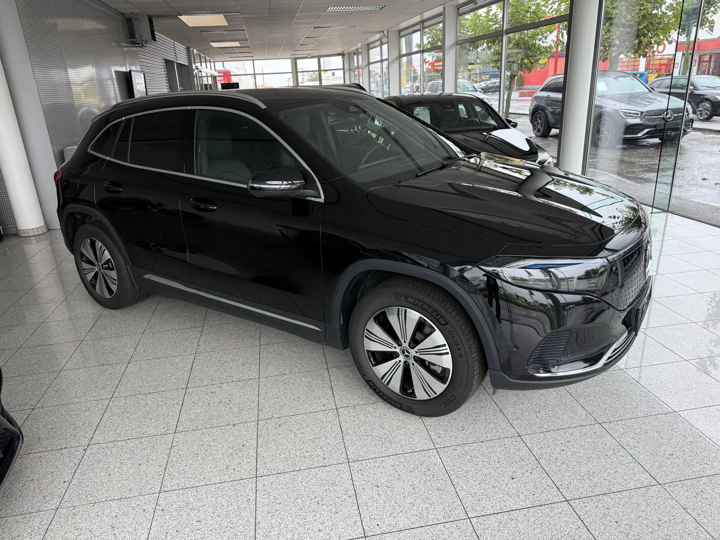 Mercedes-Benz EQA 300 EQA 300 4Matic Progressive Advanced AHK (243.708) Schwarz - 2