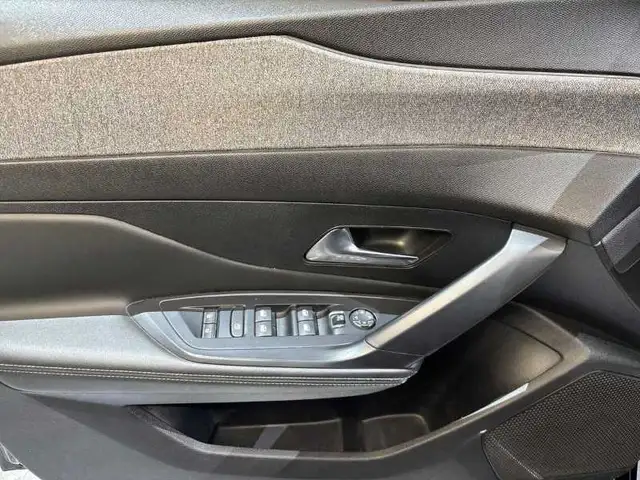 Peugeot 308 view 10