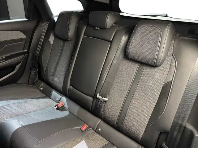 Peugeot 308 view 9