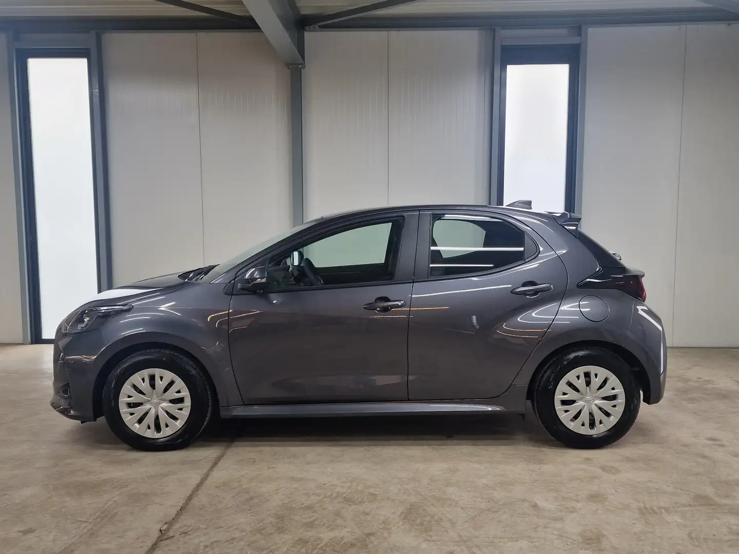 Toyota Yaris 1.5 Hybrid Active | Auto. | Adaptieve Cruise | Sto Grigio - 2