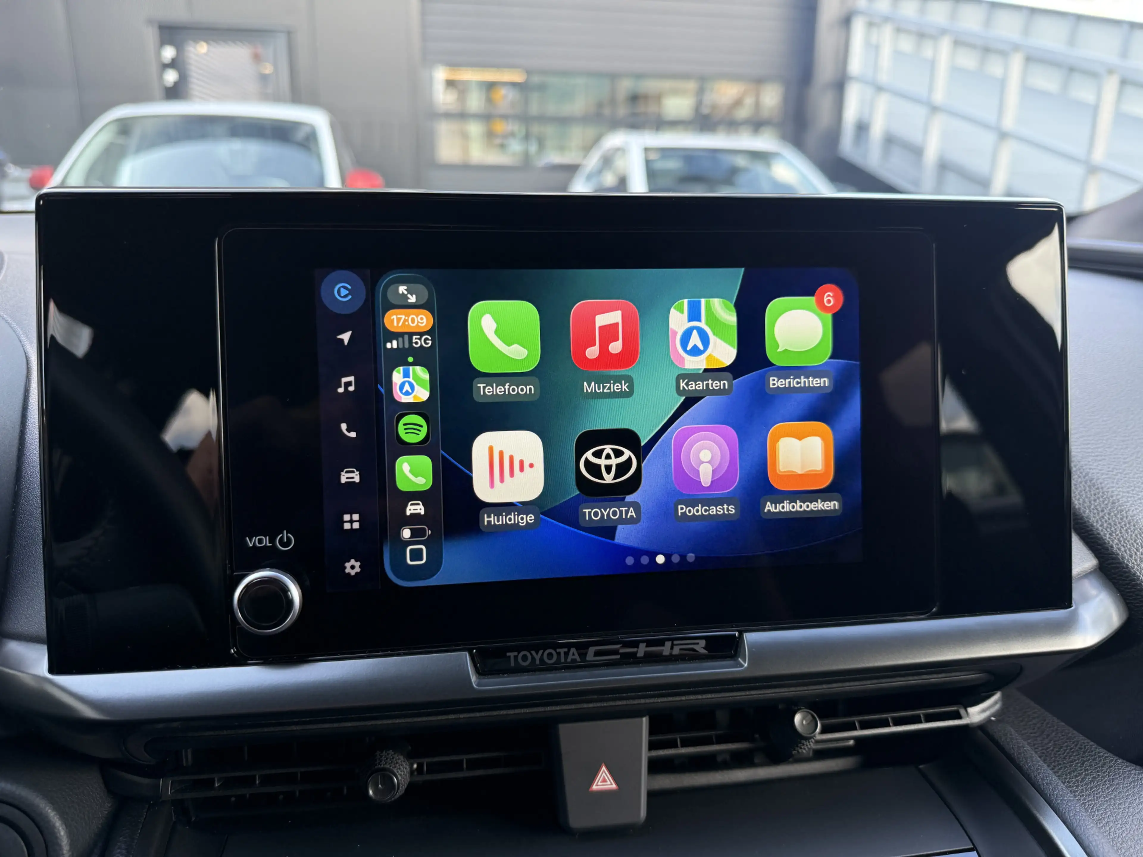 Toyota C-HR 1.8 Hybrid 140 Dynamic Apple/Camera — photo 8