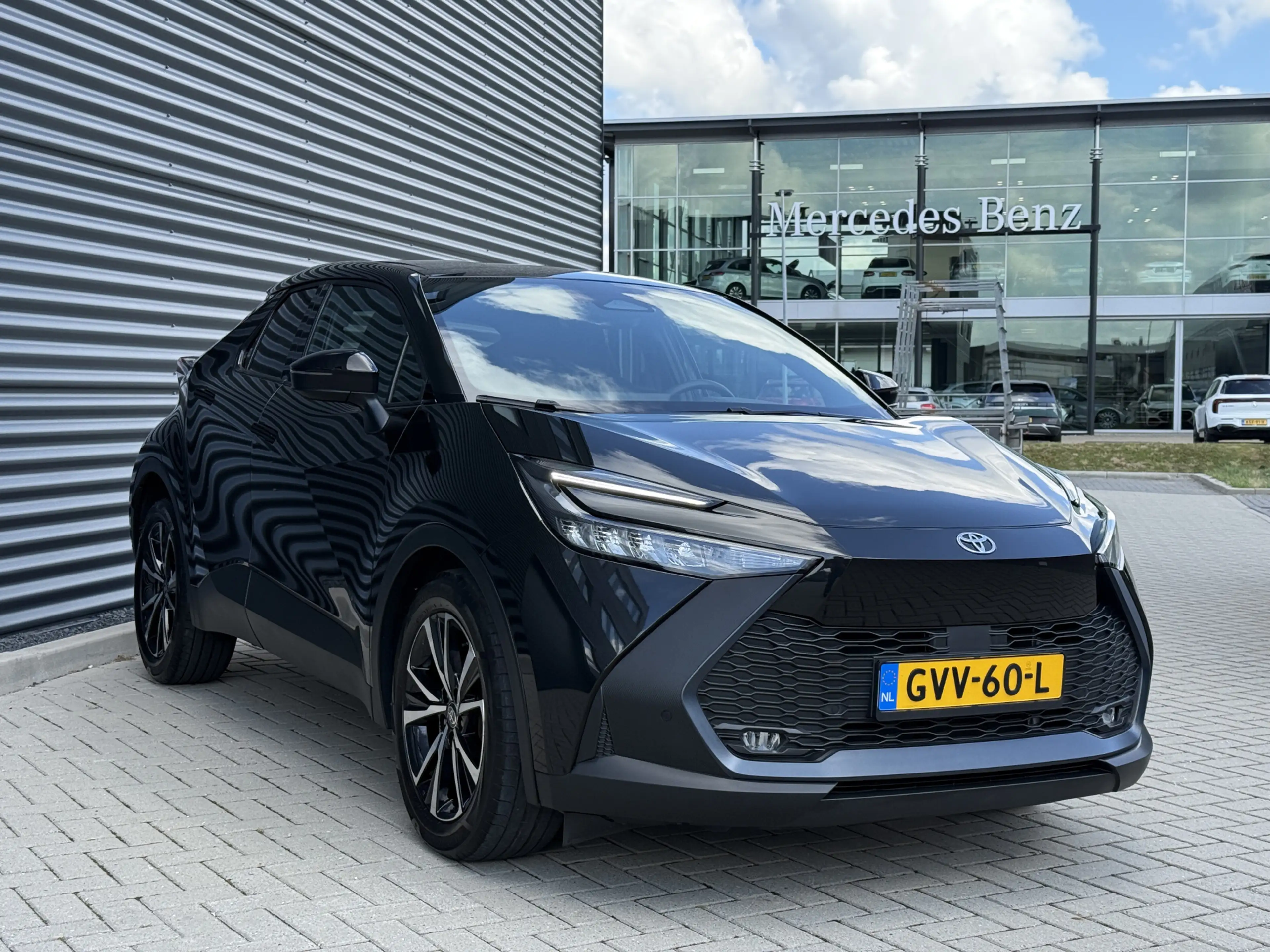 Toyota C-HR 1.8 Hybrid 140 Dynamic Apple/Camera — photo 3