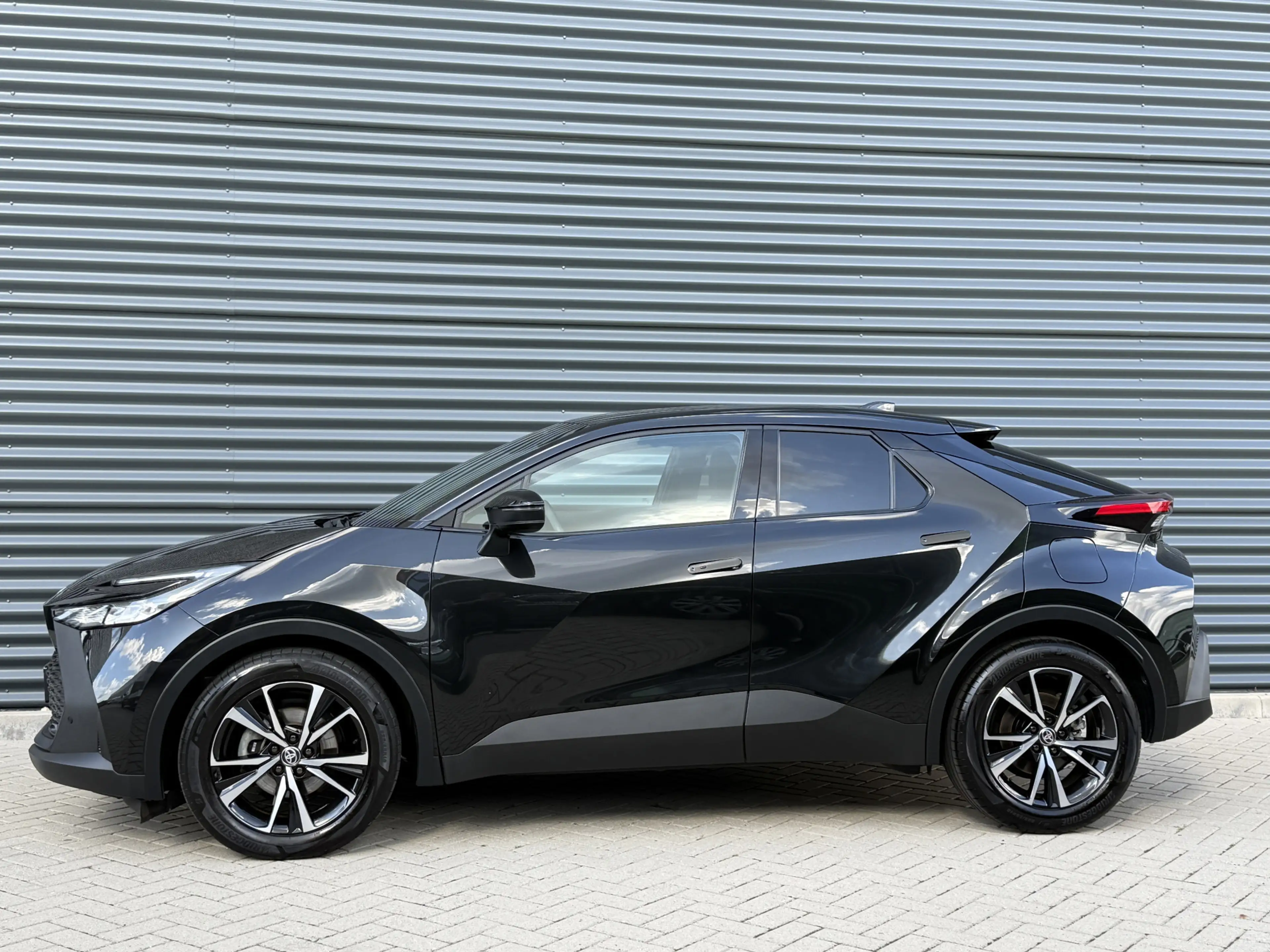 Toyota C-HR 1.8 Hybrid 140 Dynamic Apple/Camera — photo 4