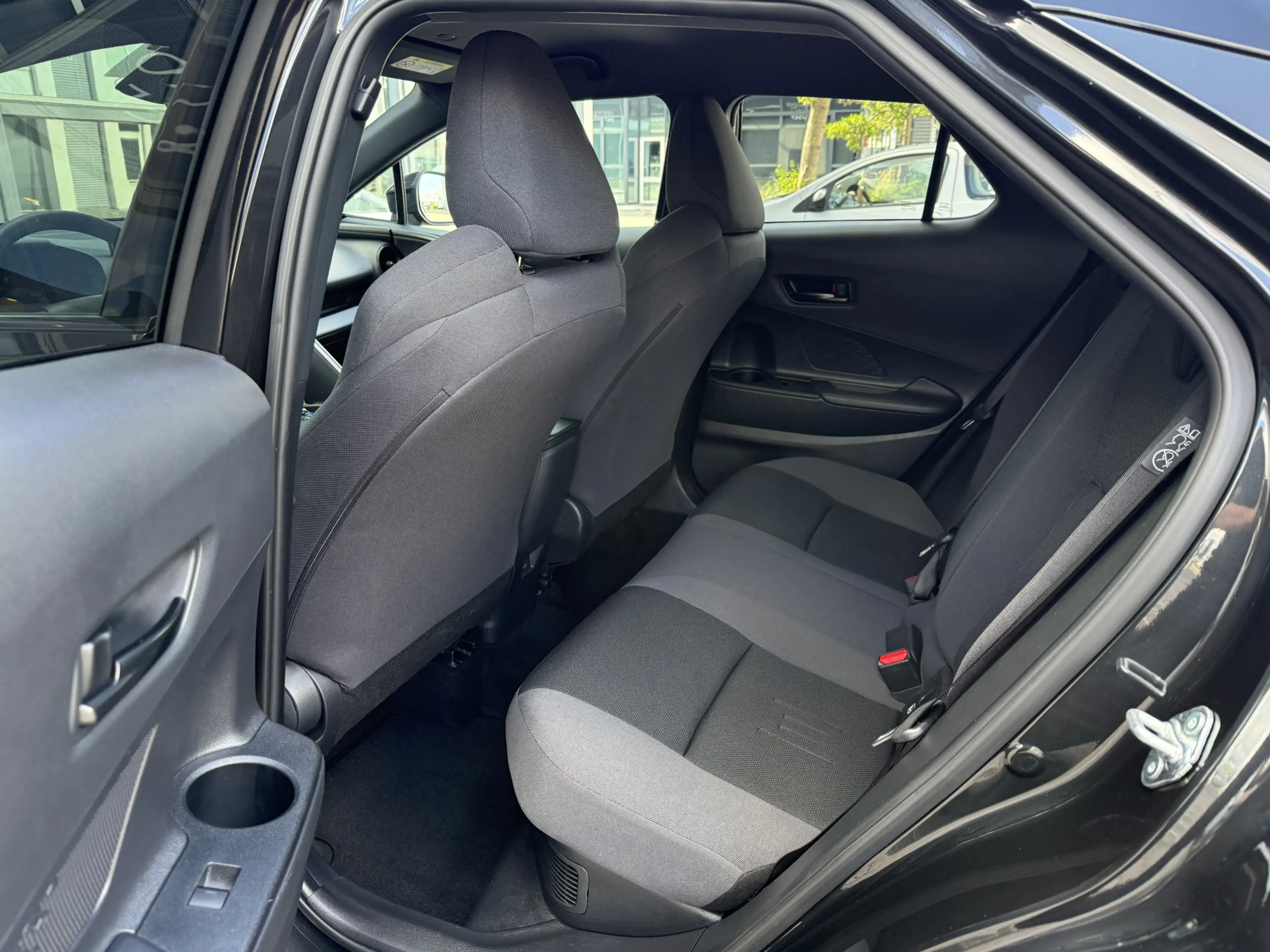 Toyota C-HR 1.8 Hybrid 140 Dynamic Apple/Camera — photo 21