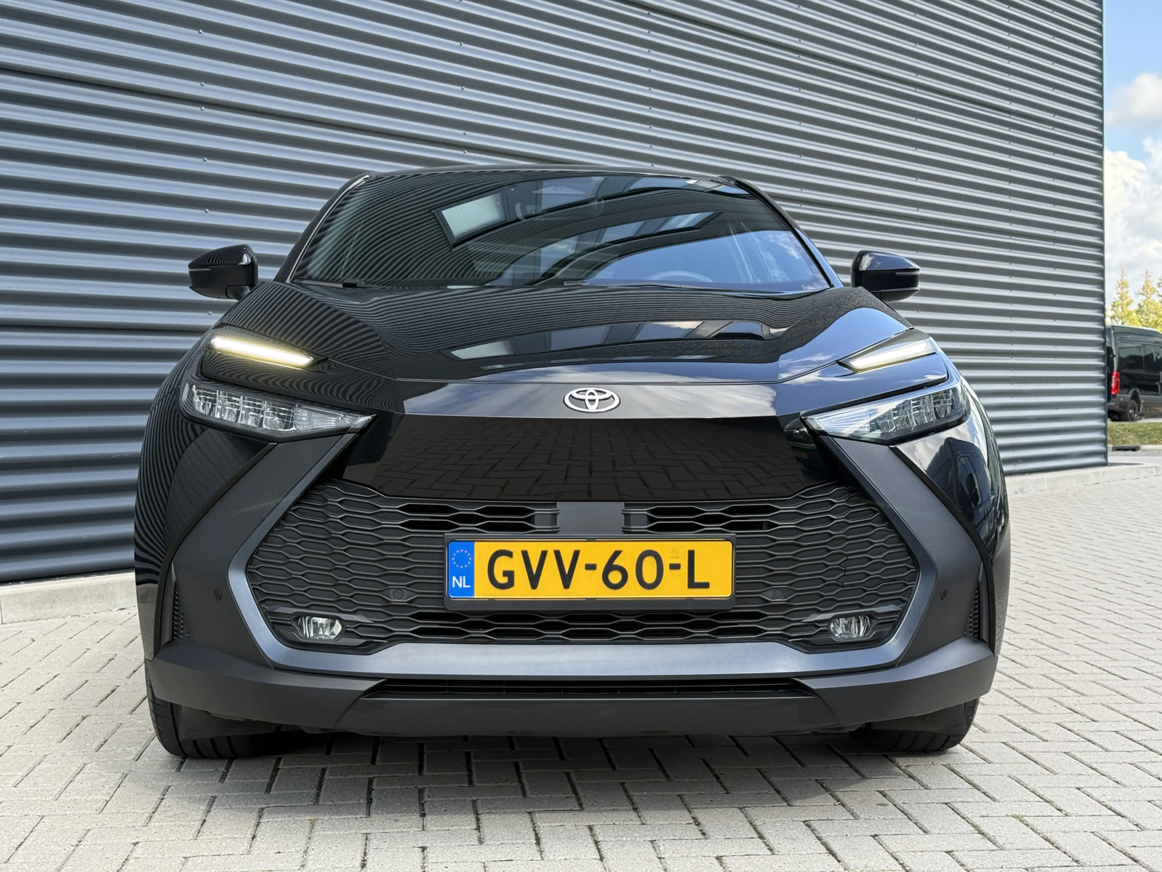 Toyota C-HR 1.8 Hybrid 140 Dynamic Apple/Camera — photo 2