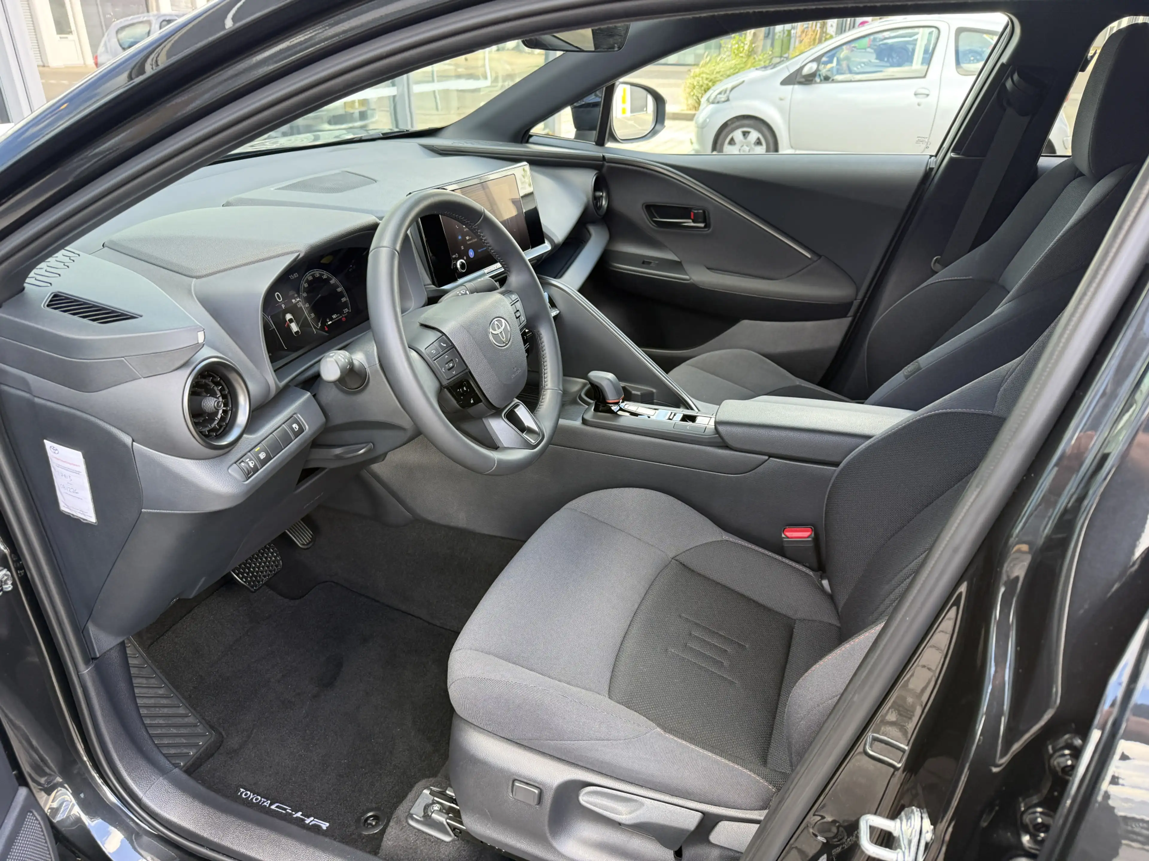 Toyota C-HR 1.8 Hybrid 140 Dynamic Apple/Camera — photo 20
