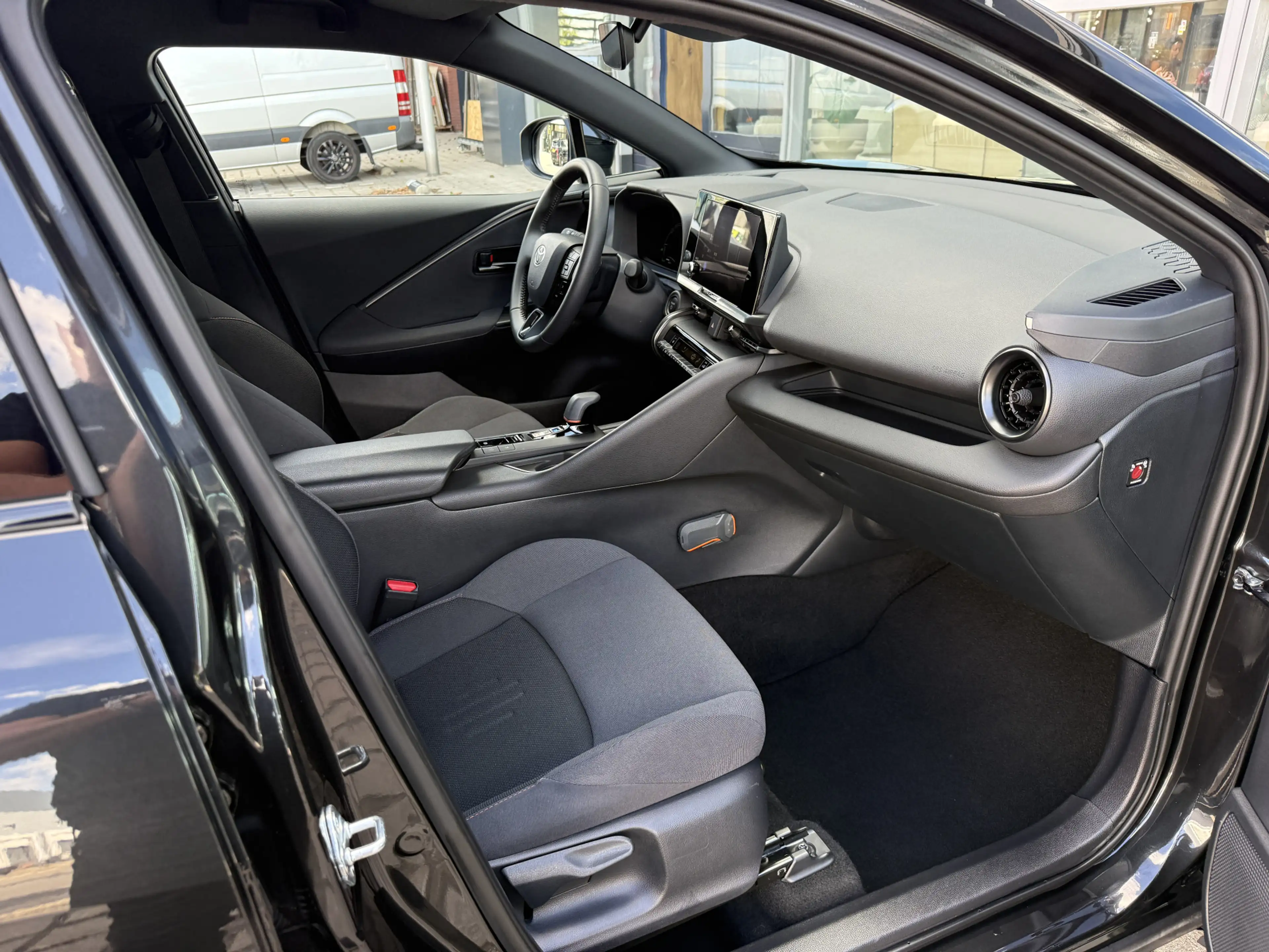 Toyota C-HR 1.8 Hybrid 140 Dynamic Apple/Camera — photo 25