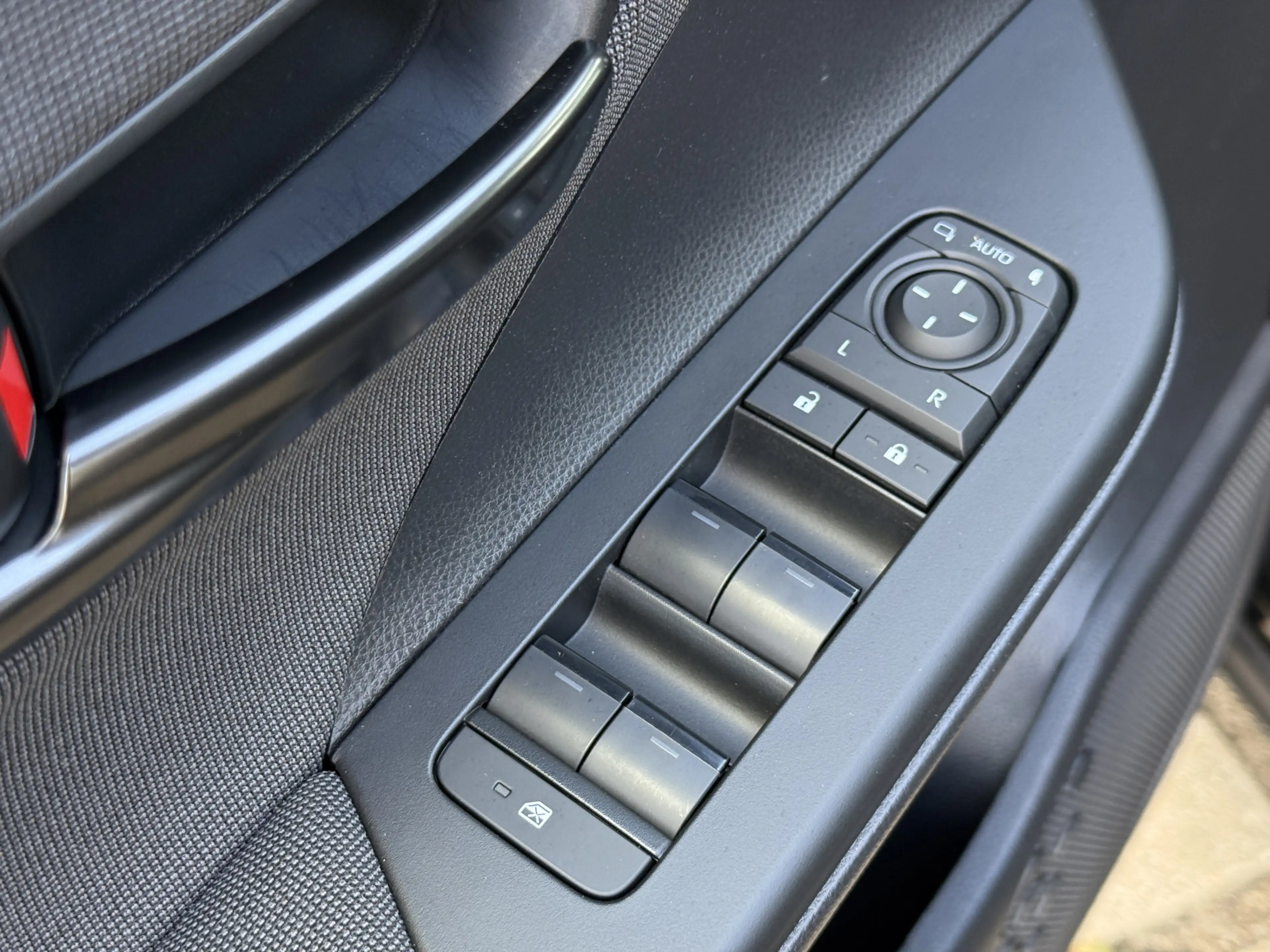 Toyota C-HR 1.8 Hybrid 140 Dynamic Apple/Camera — photo 28