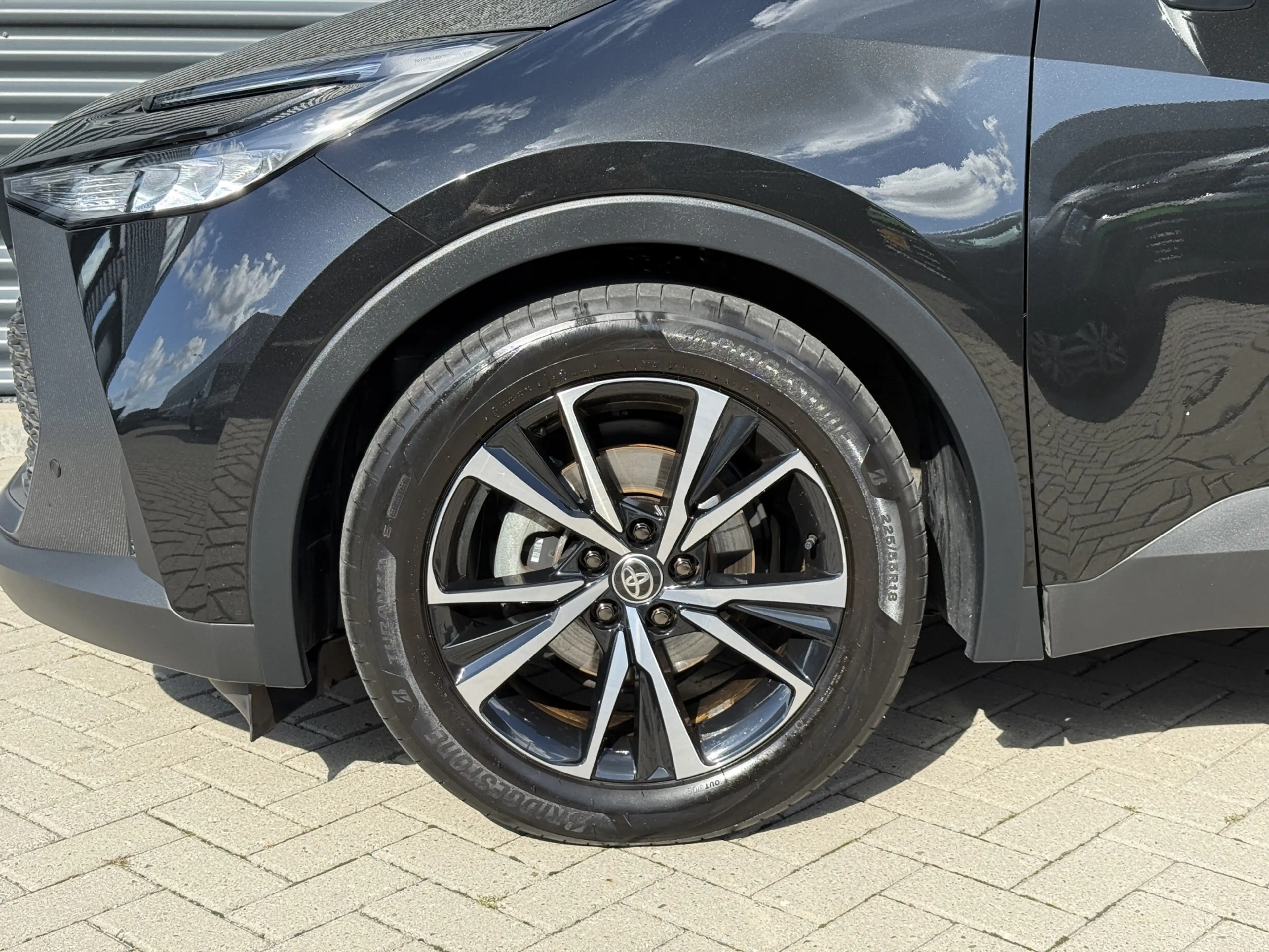 Toyota C-HR 1.8 Hybrid 140 Dynamic Apple/Camera — photo 17