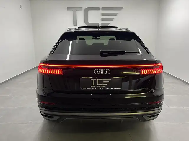 Audi Q8 view 7