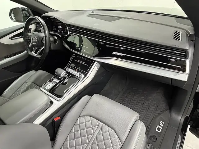 Audi Q8 view 11