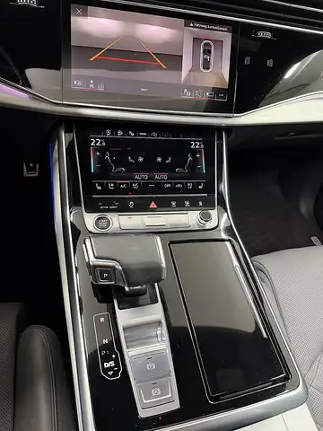Audi Q8 view 13